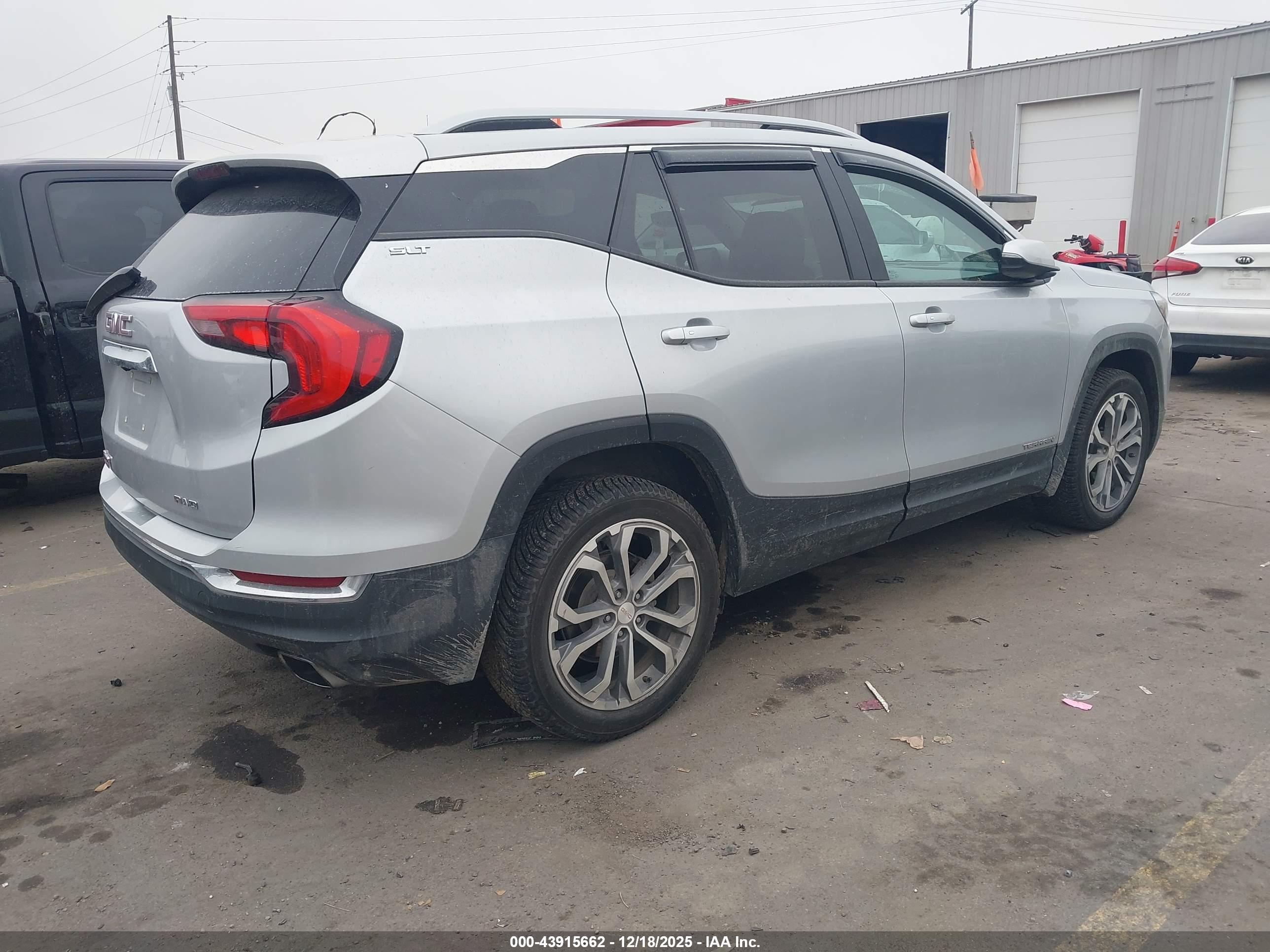 GMC TERRAIN image 4