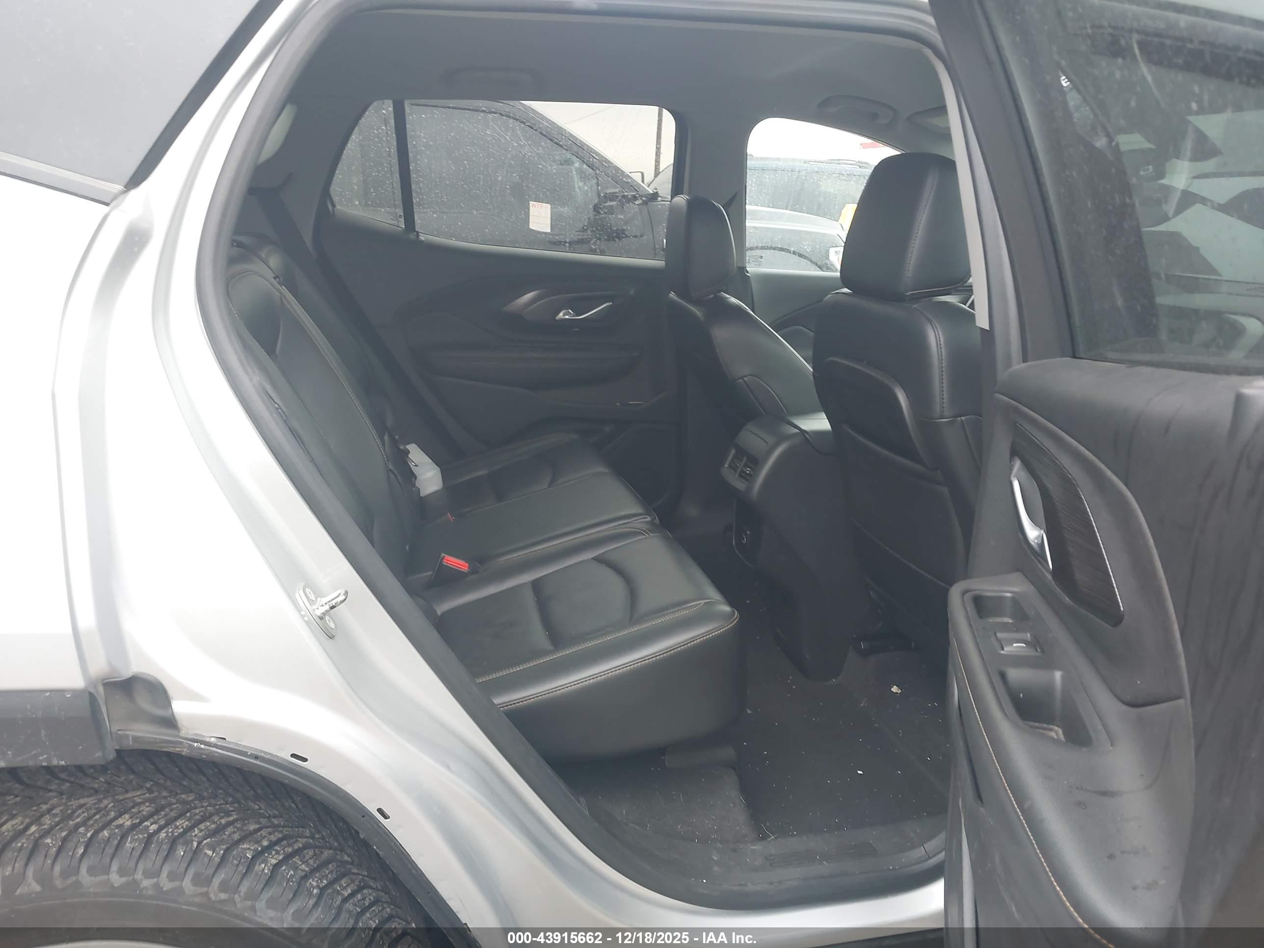 GMC TERRAIN image 8