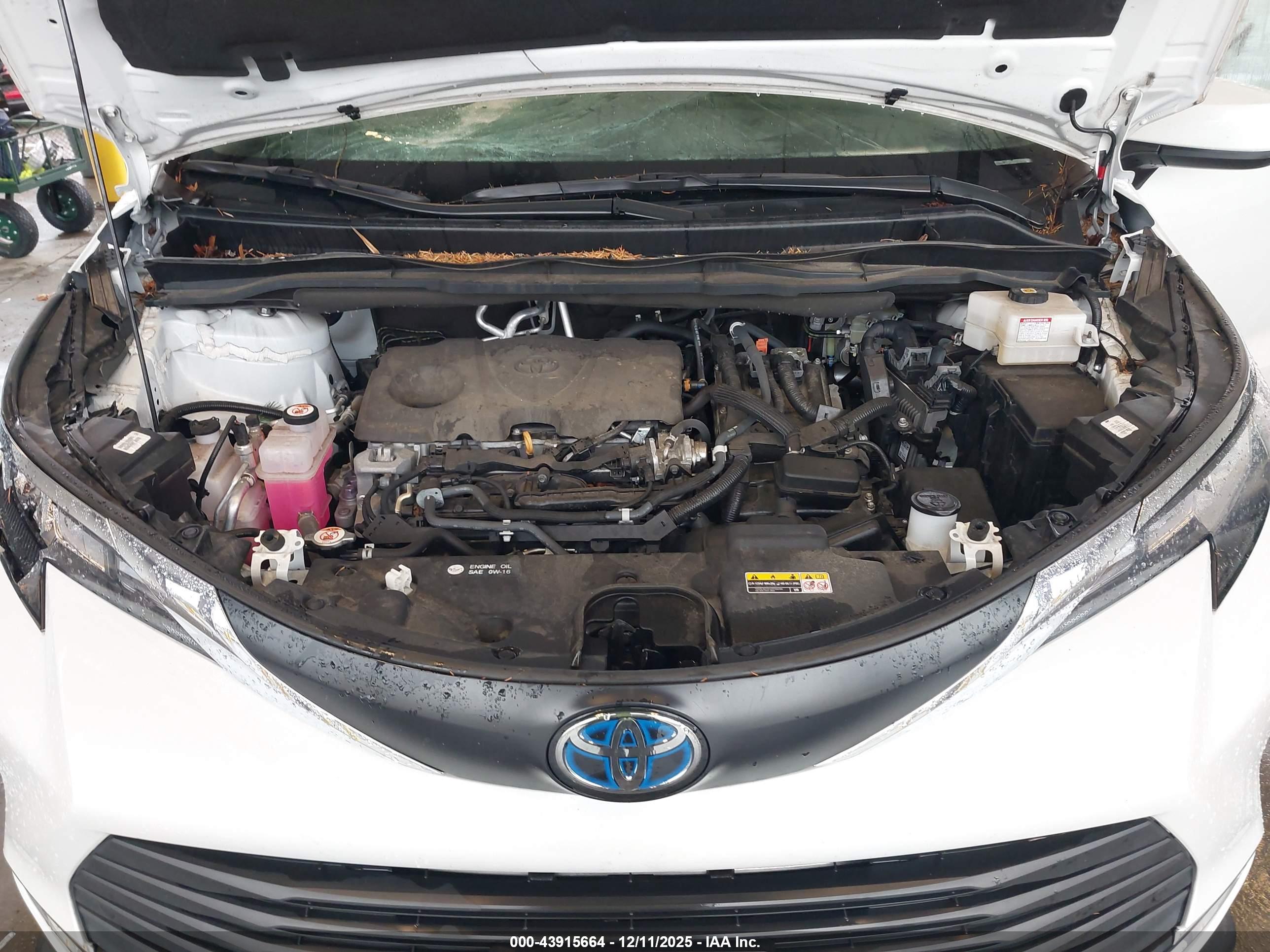 TOYOTA SIENNA image 10