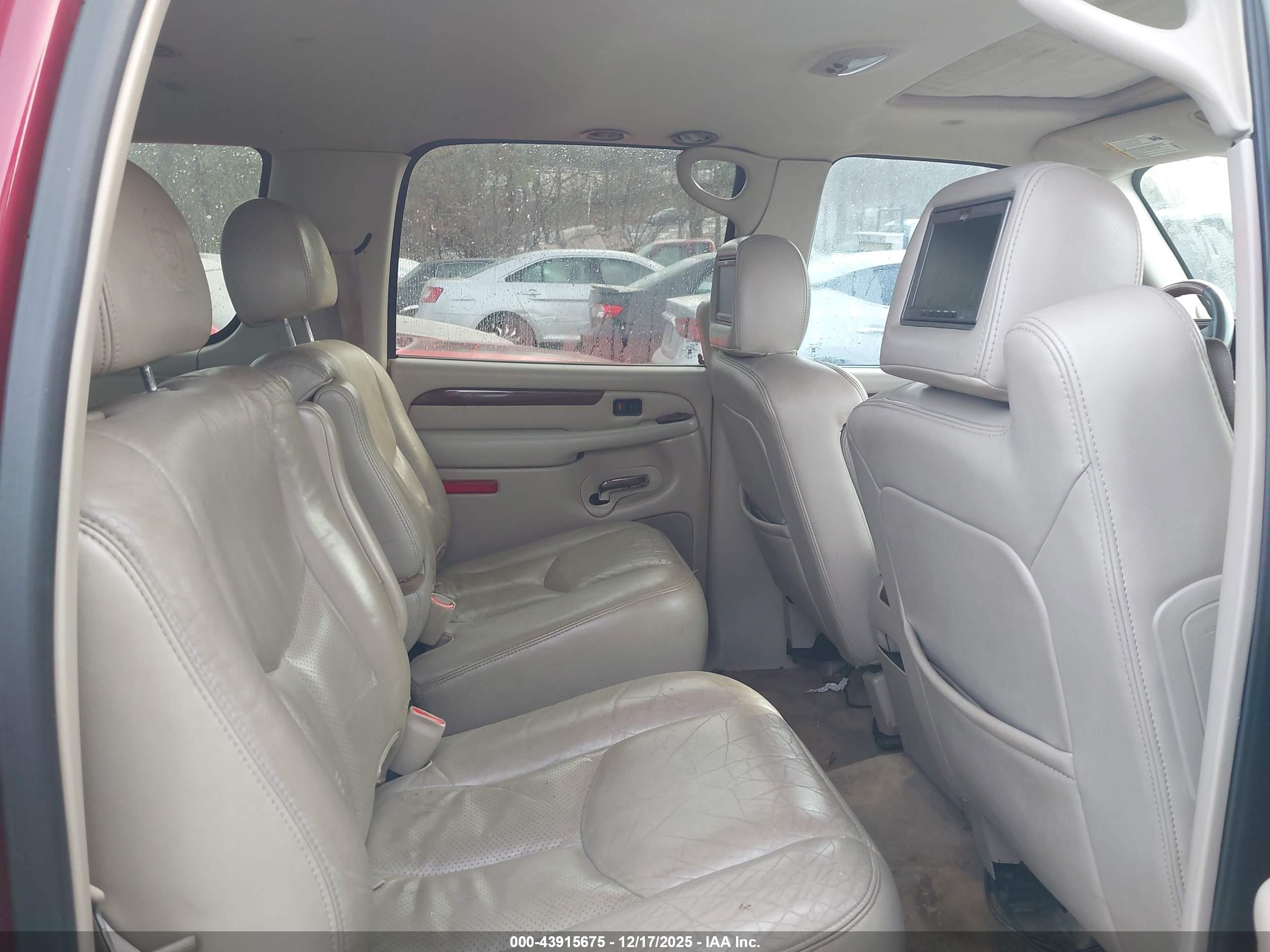 CADILLAC ESCALADE image 8