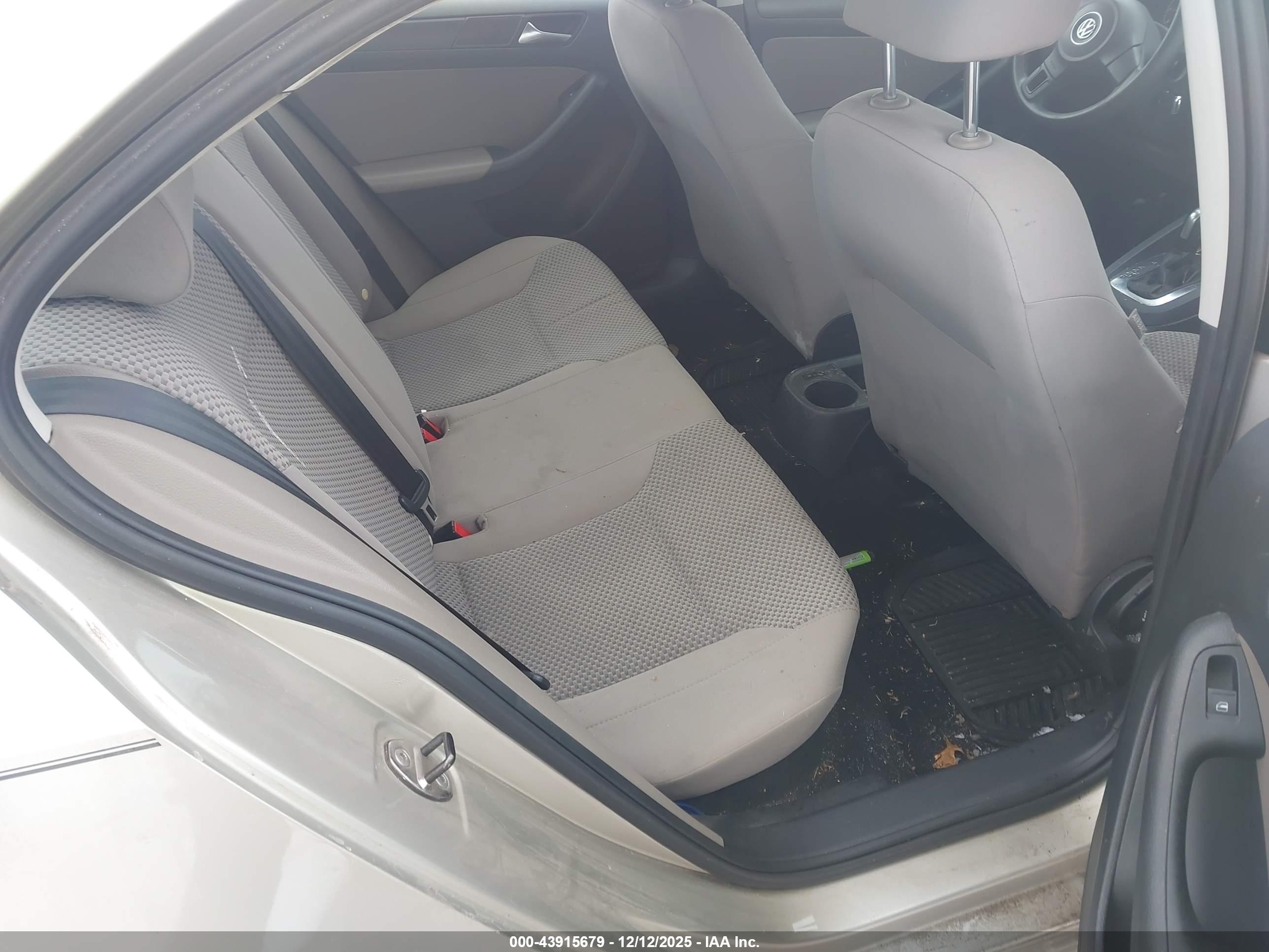 VOLKSWAGEN JETTA image 8