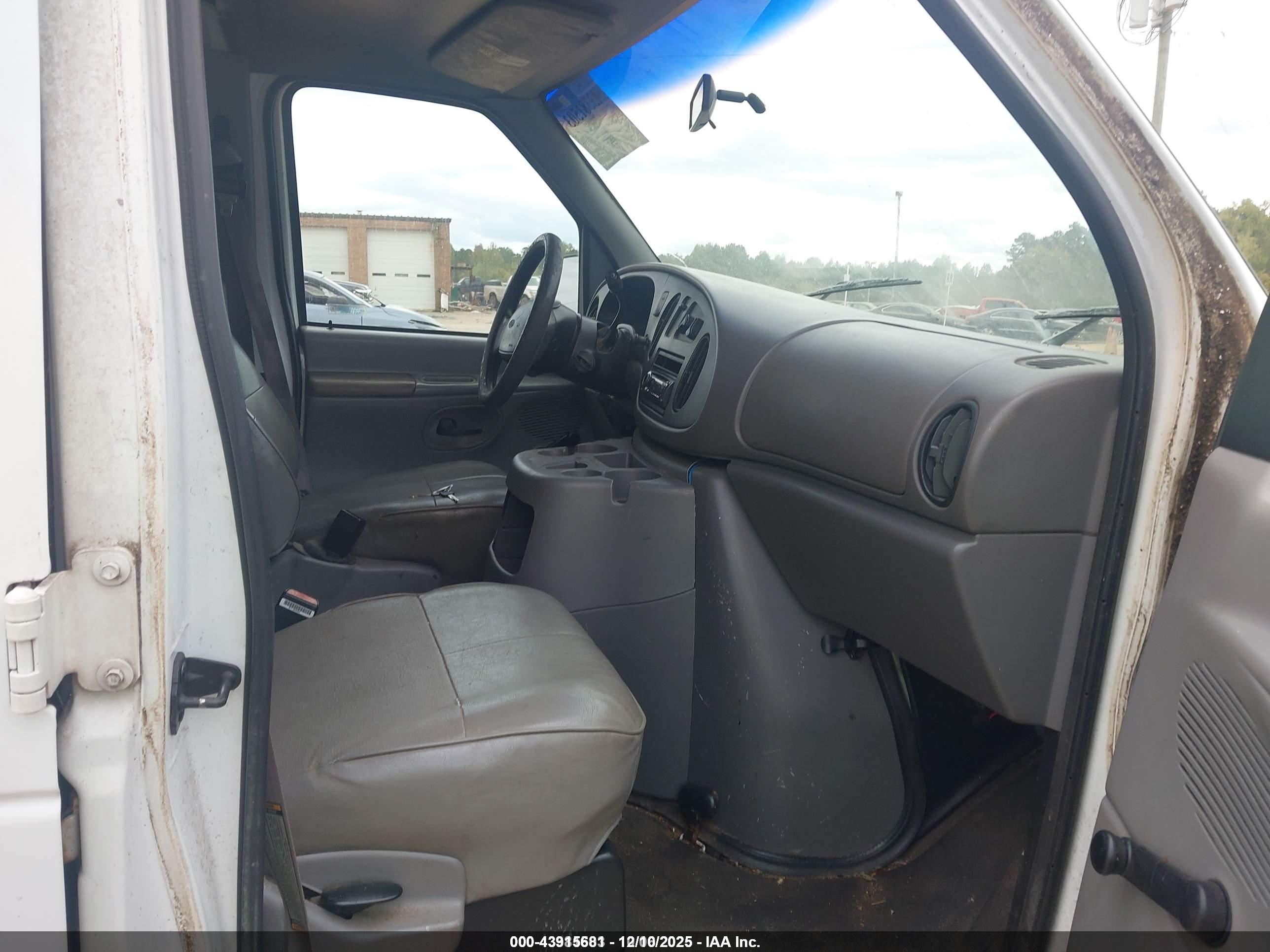 FORD E-250 image 5