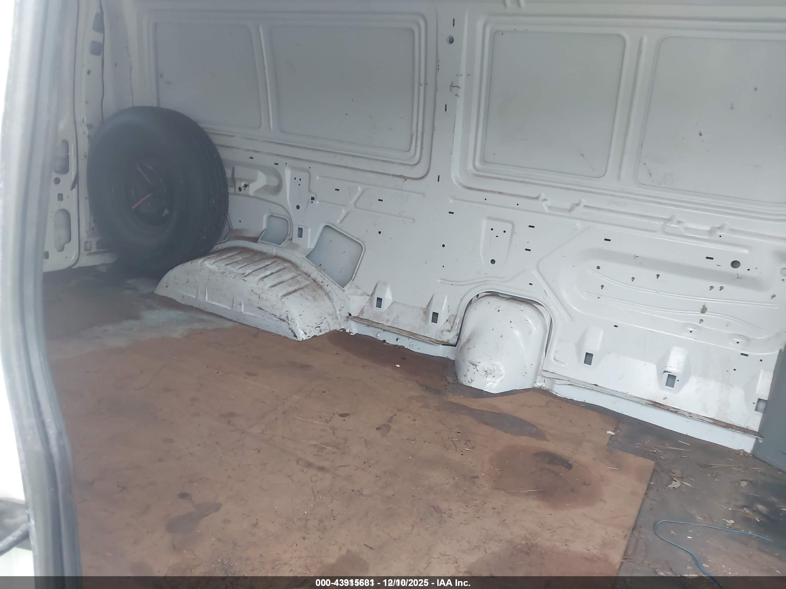 FORD E-250 image 8