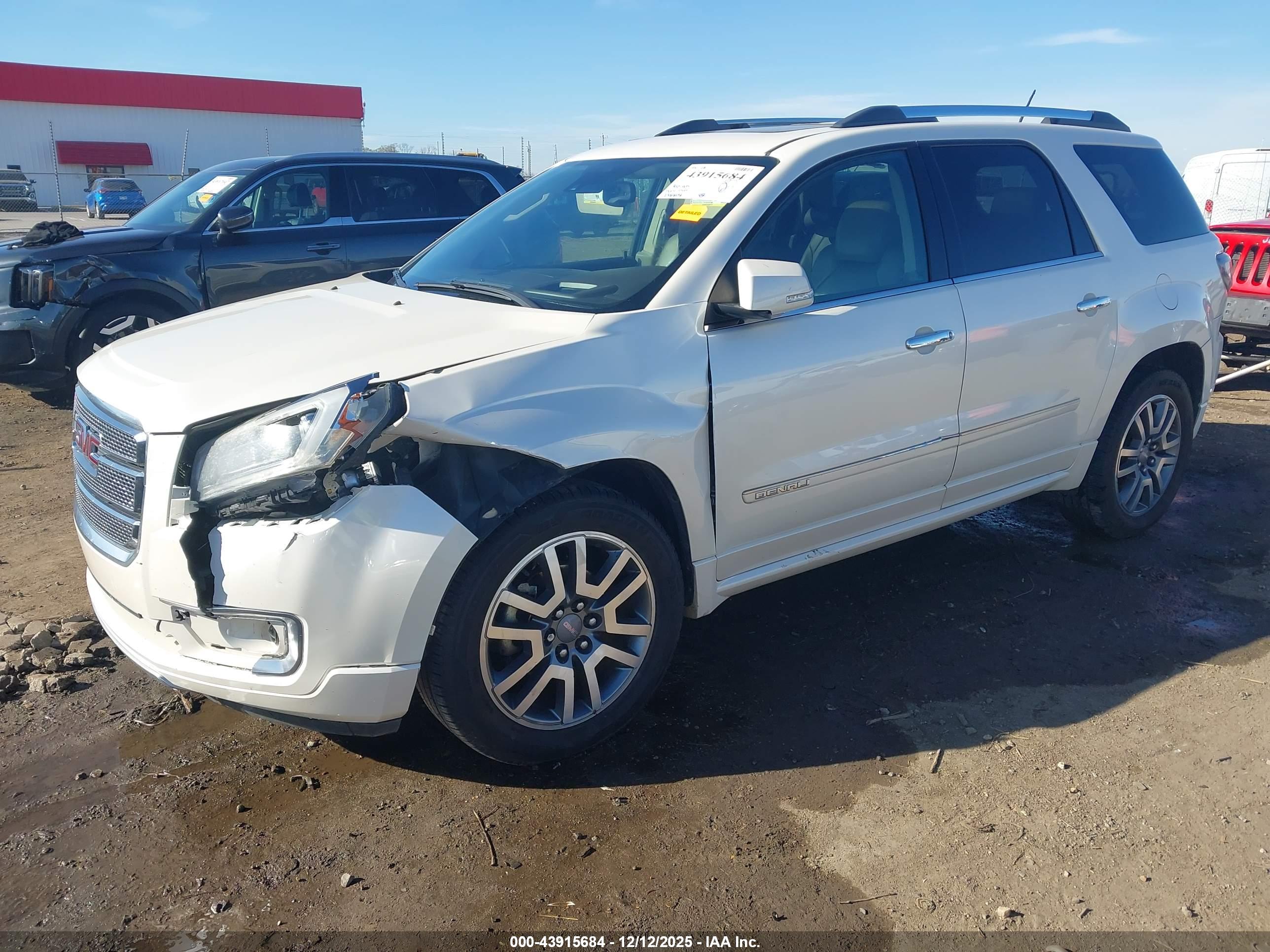 GMC ACADIA image 2