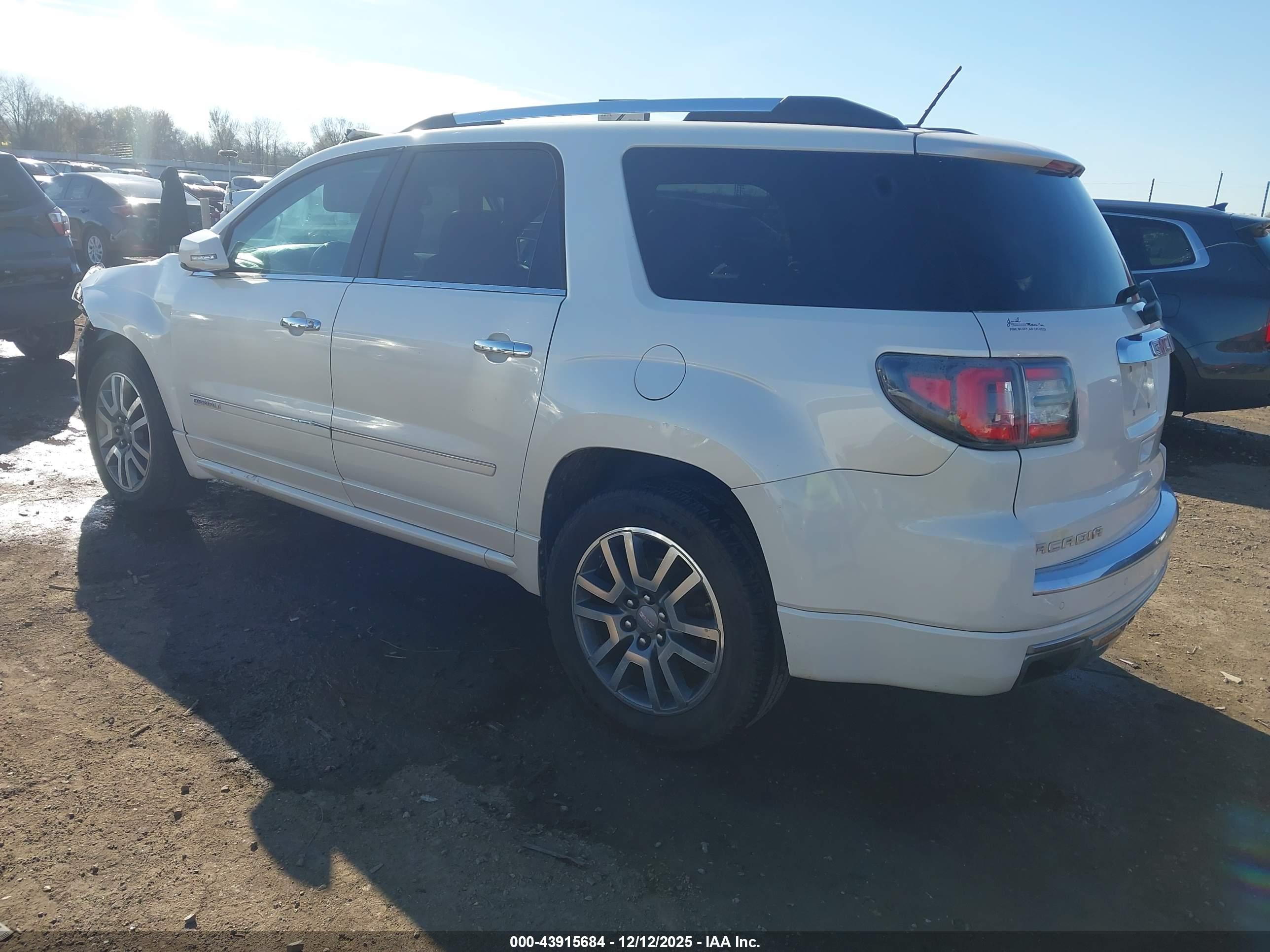GMC ACADIA image 3