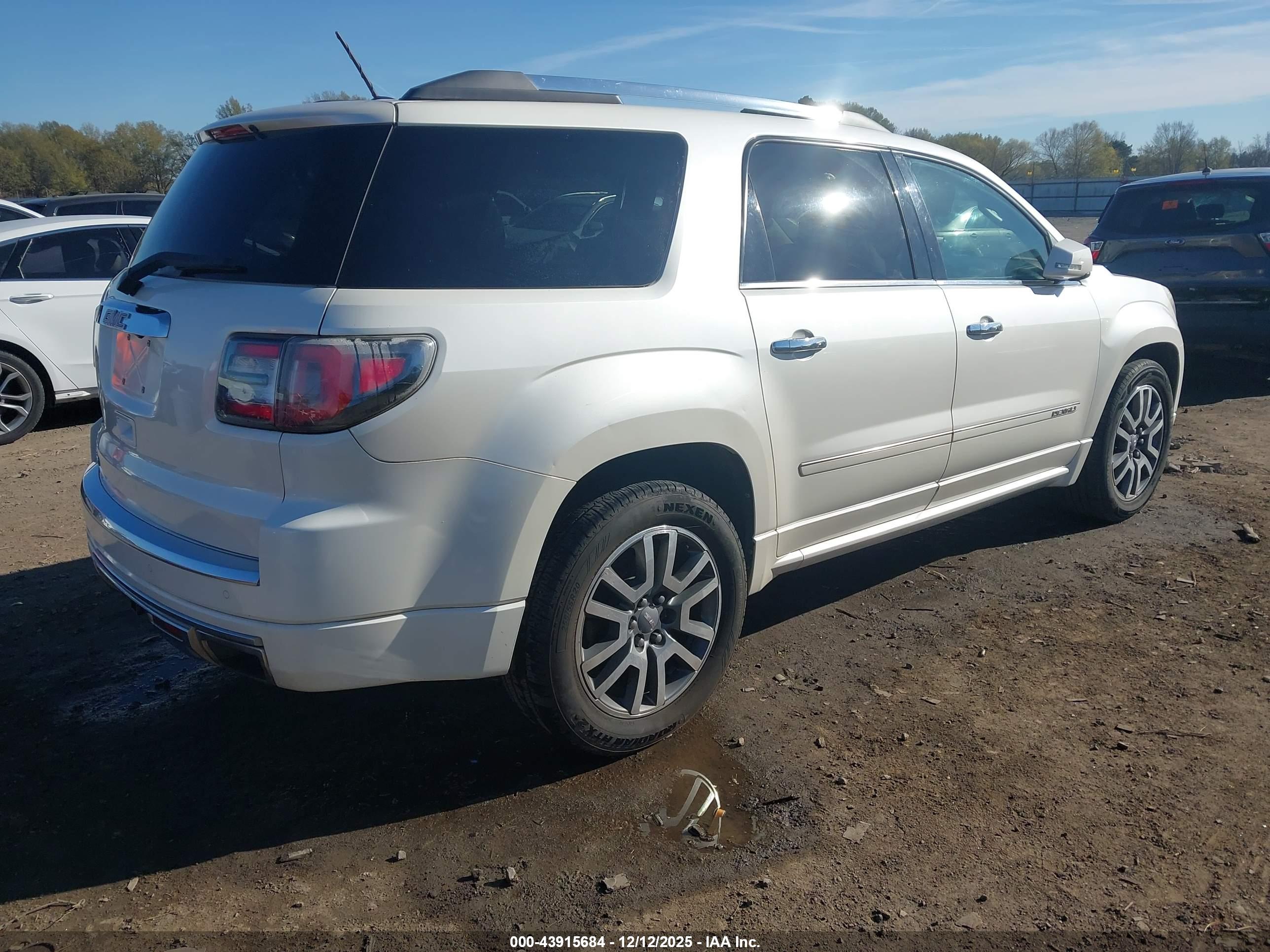 GMC ACADIA image 4