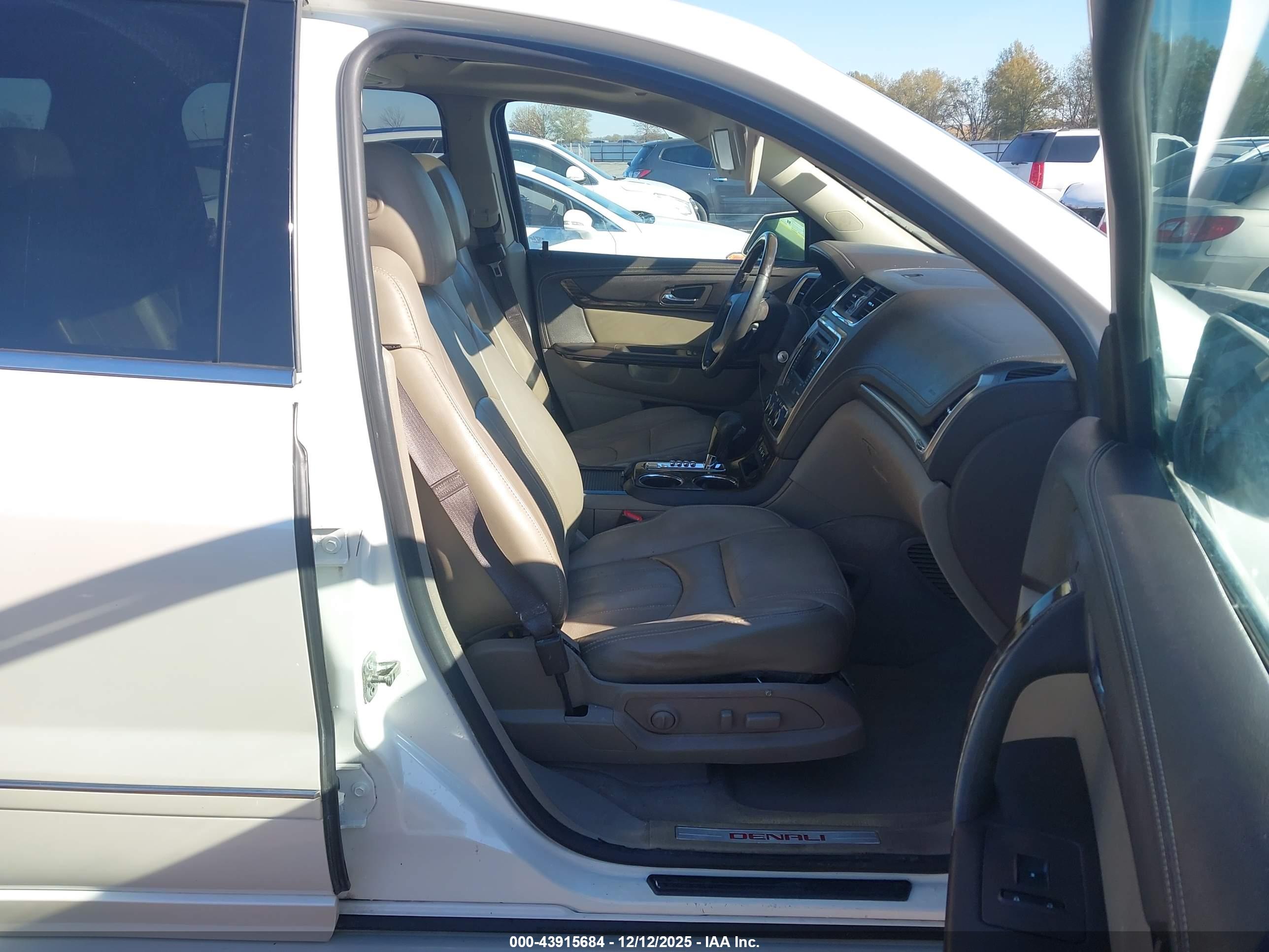 GMC ACADIA image 5