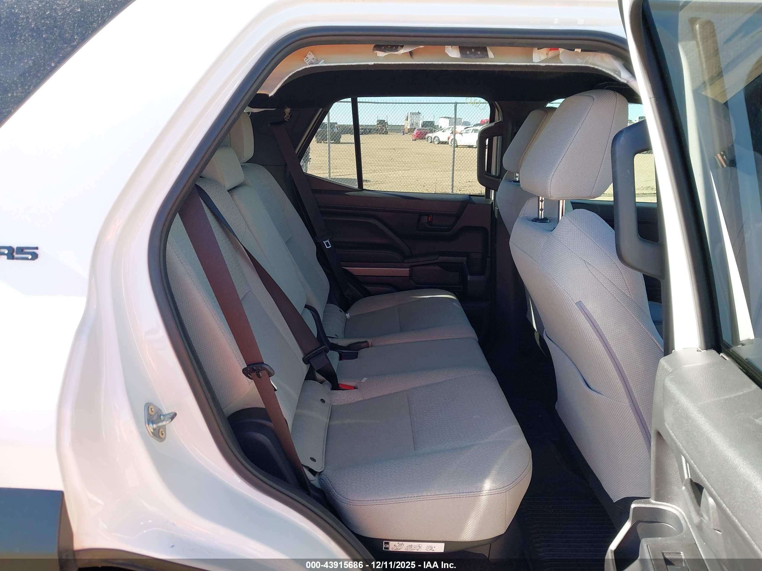 TOYOTA 4RUNNER image 8