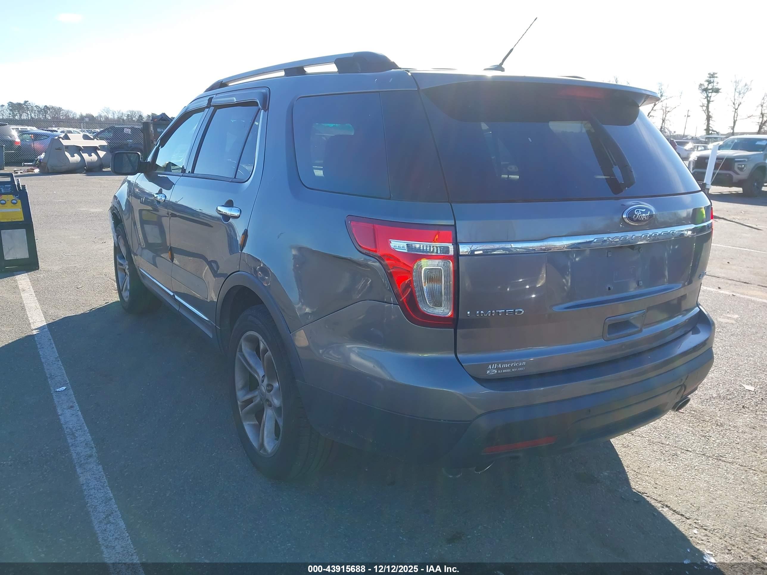 FORD EXPLORER image 3