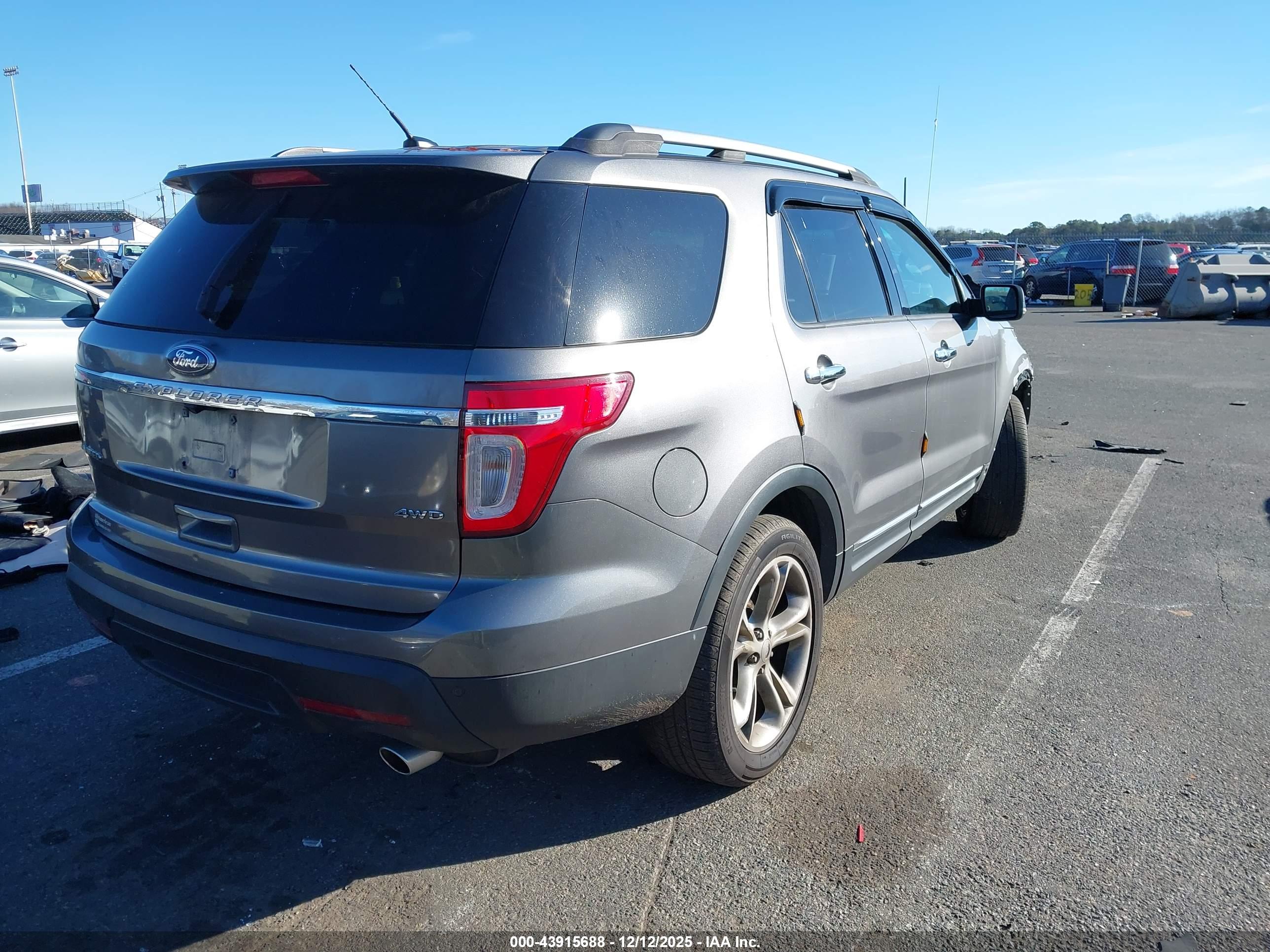 FORD EXPLORER image 4