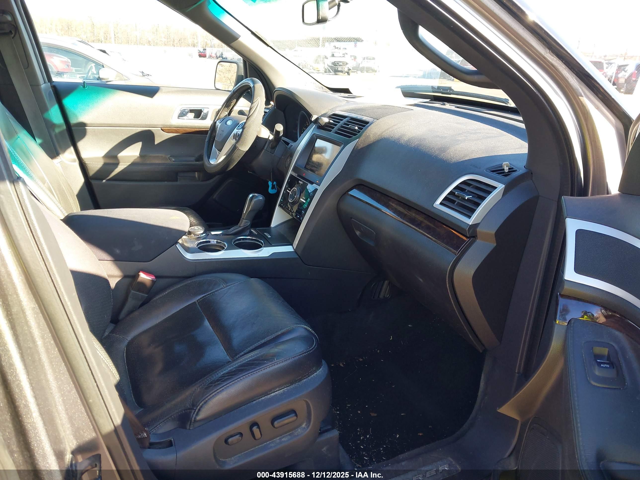 FORD EXPLORER image 5