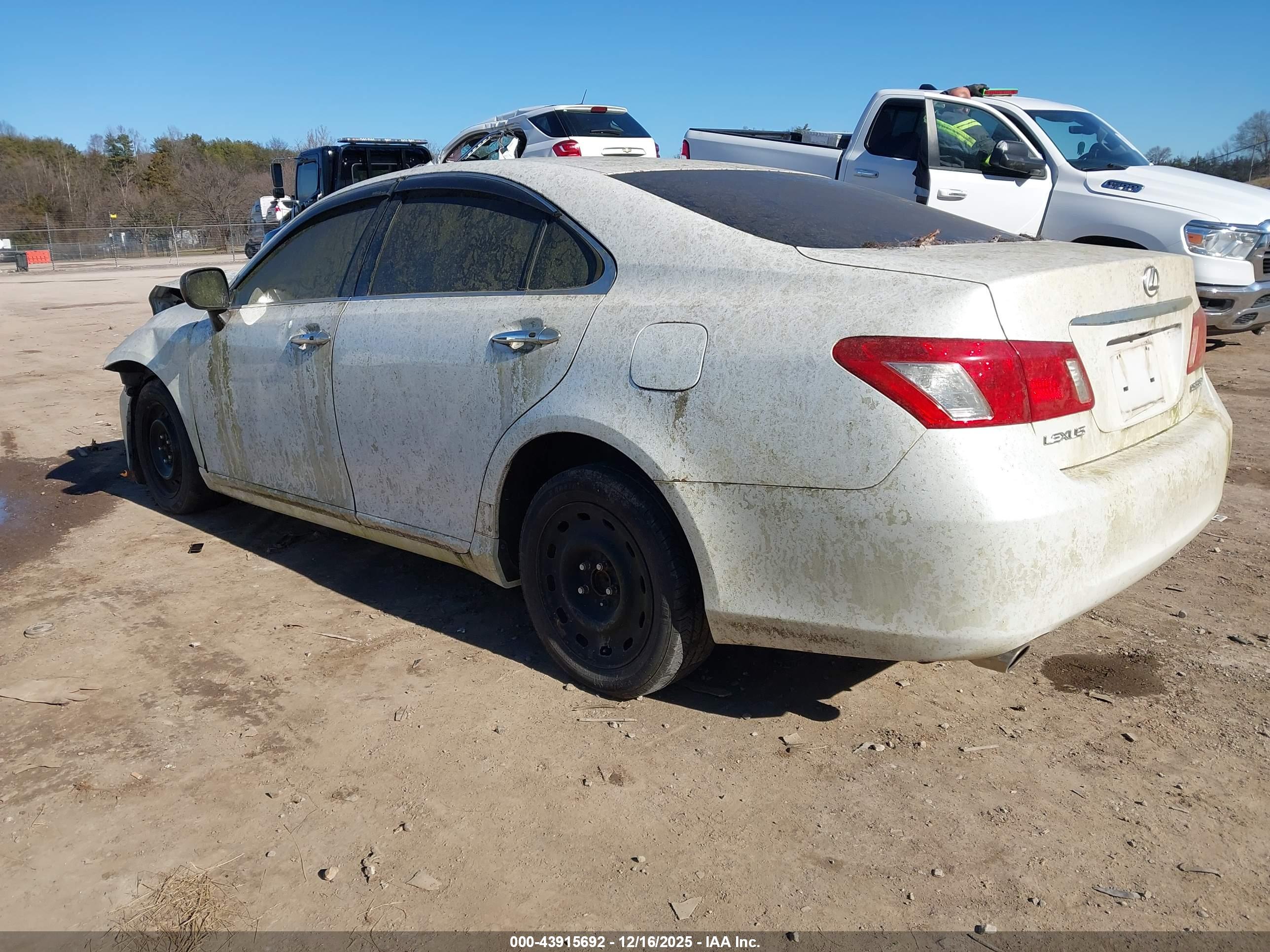 LEXUS ES image 3