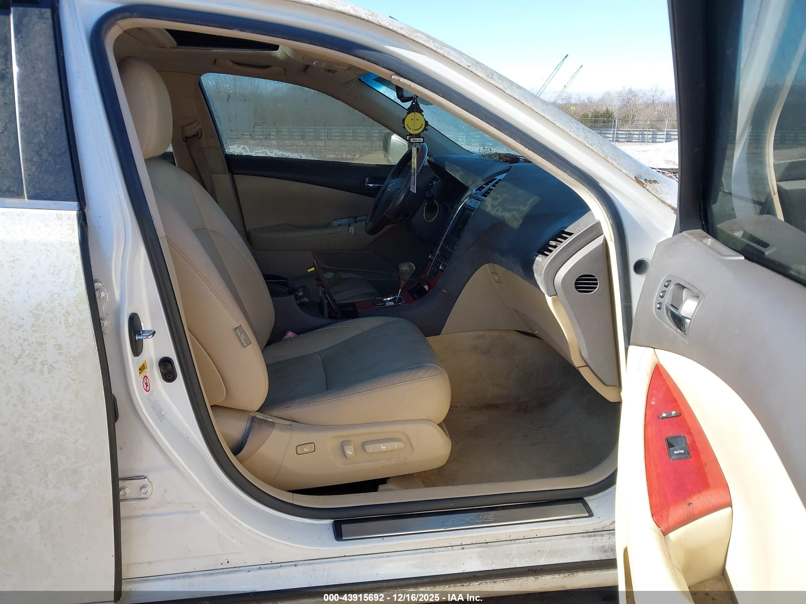 LEXUS ES image 5