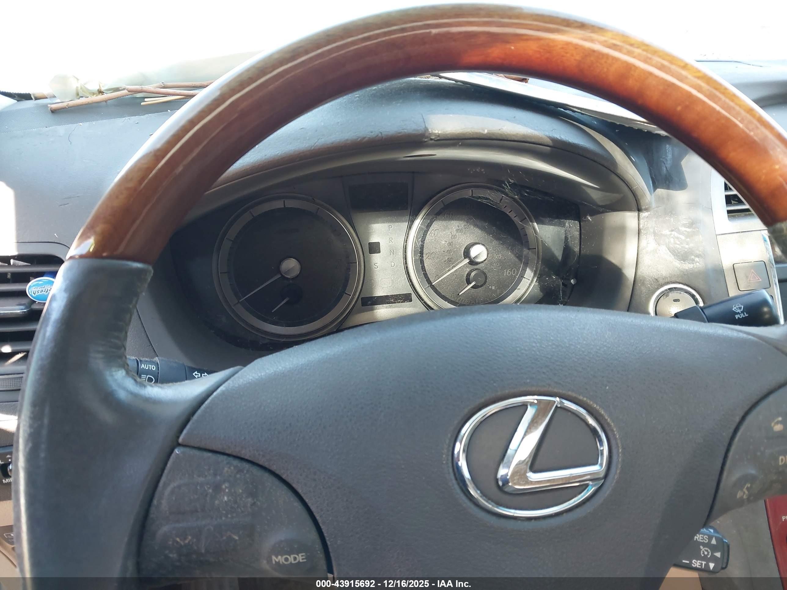 LEXUS ES image 7