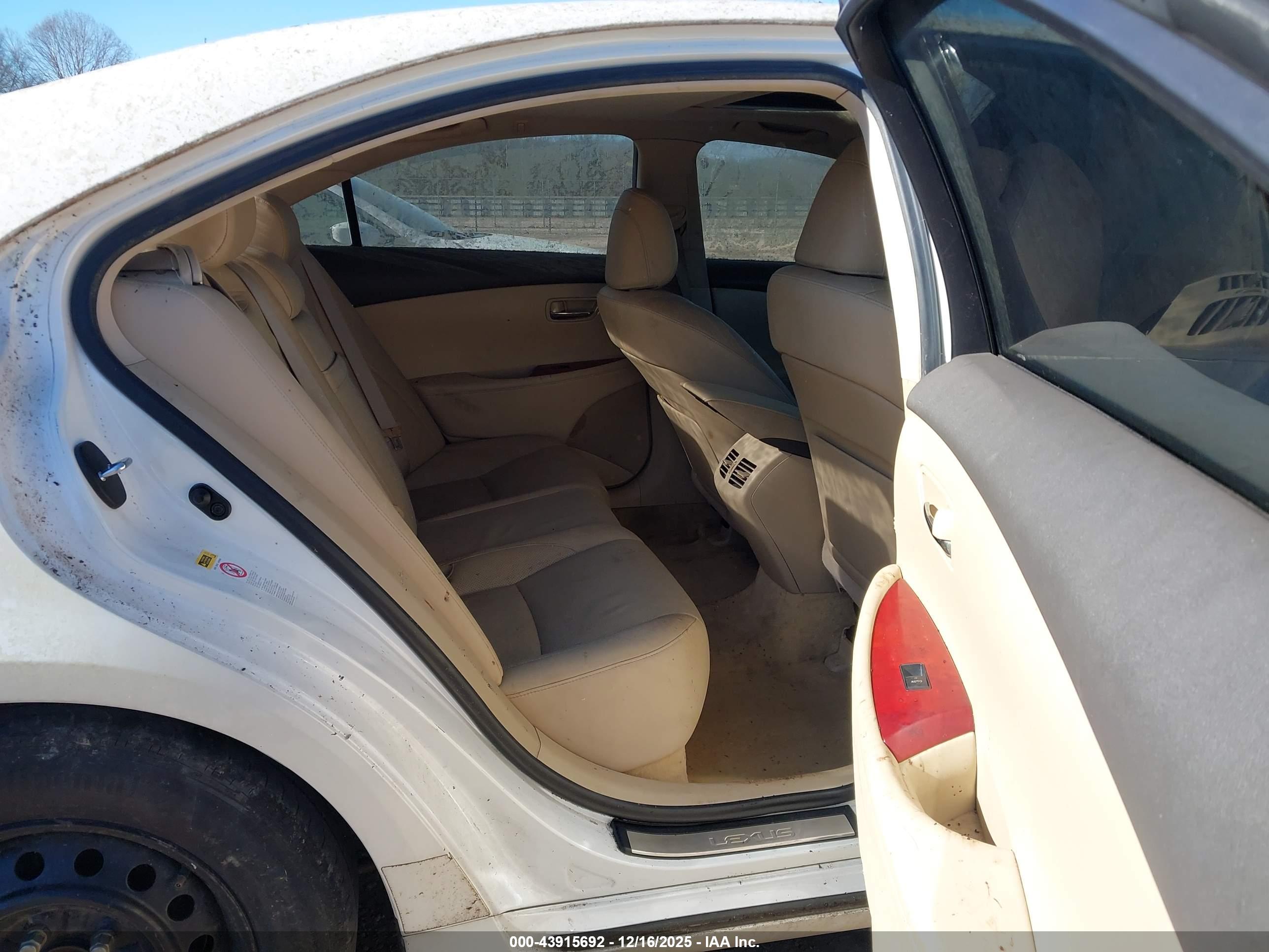 LEXUS ES image 8