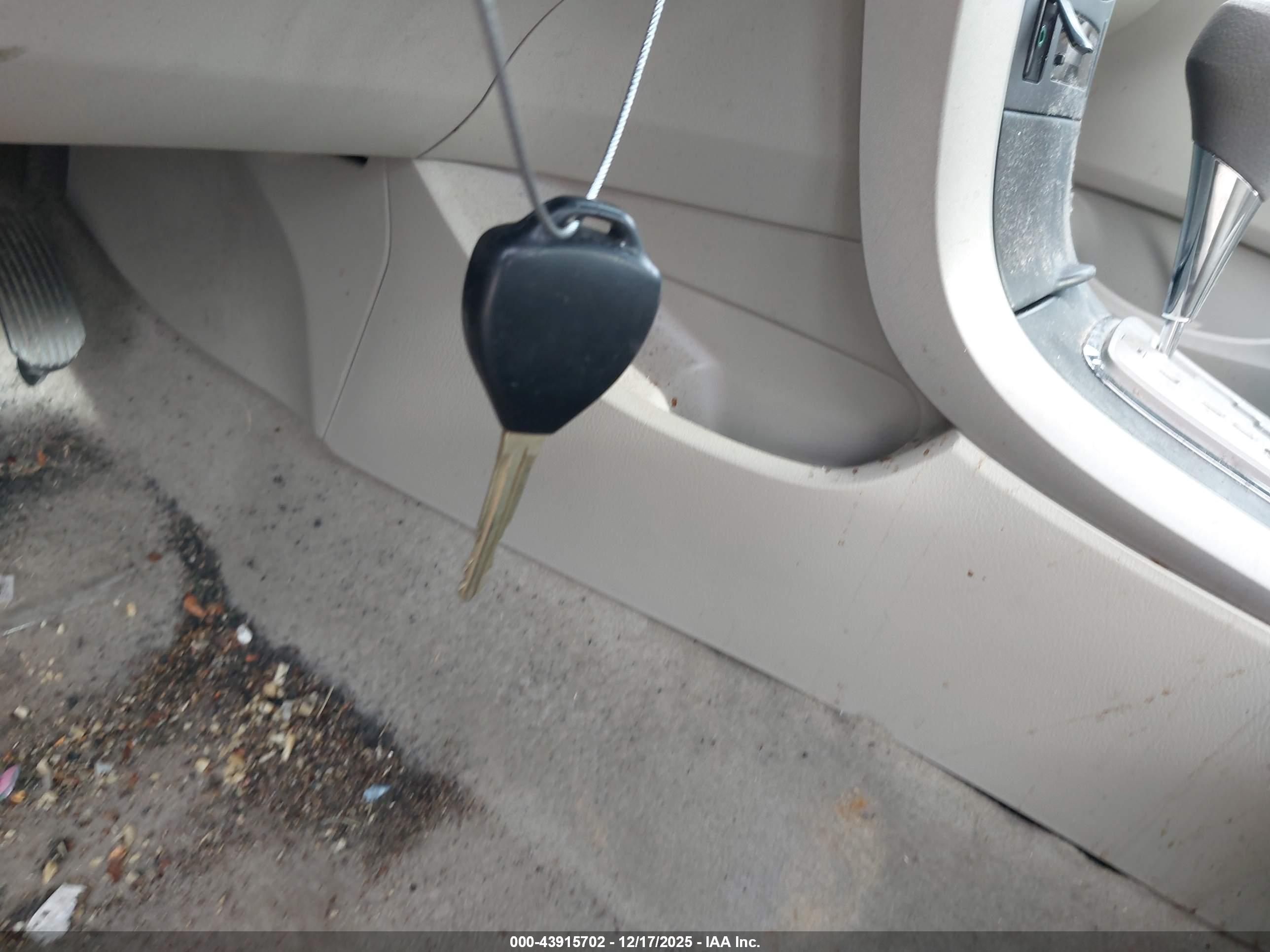 TOYOTA COROLLA image 11