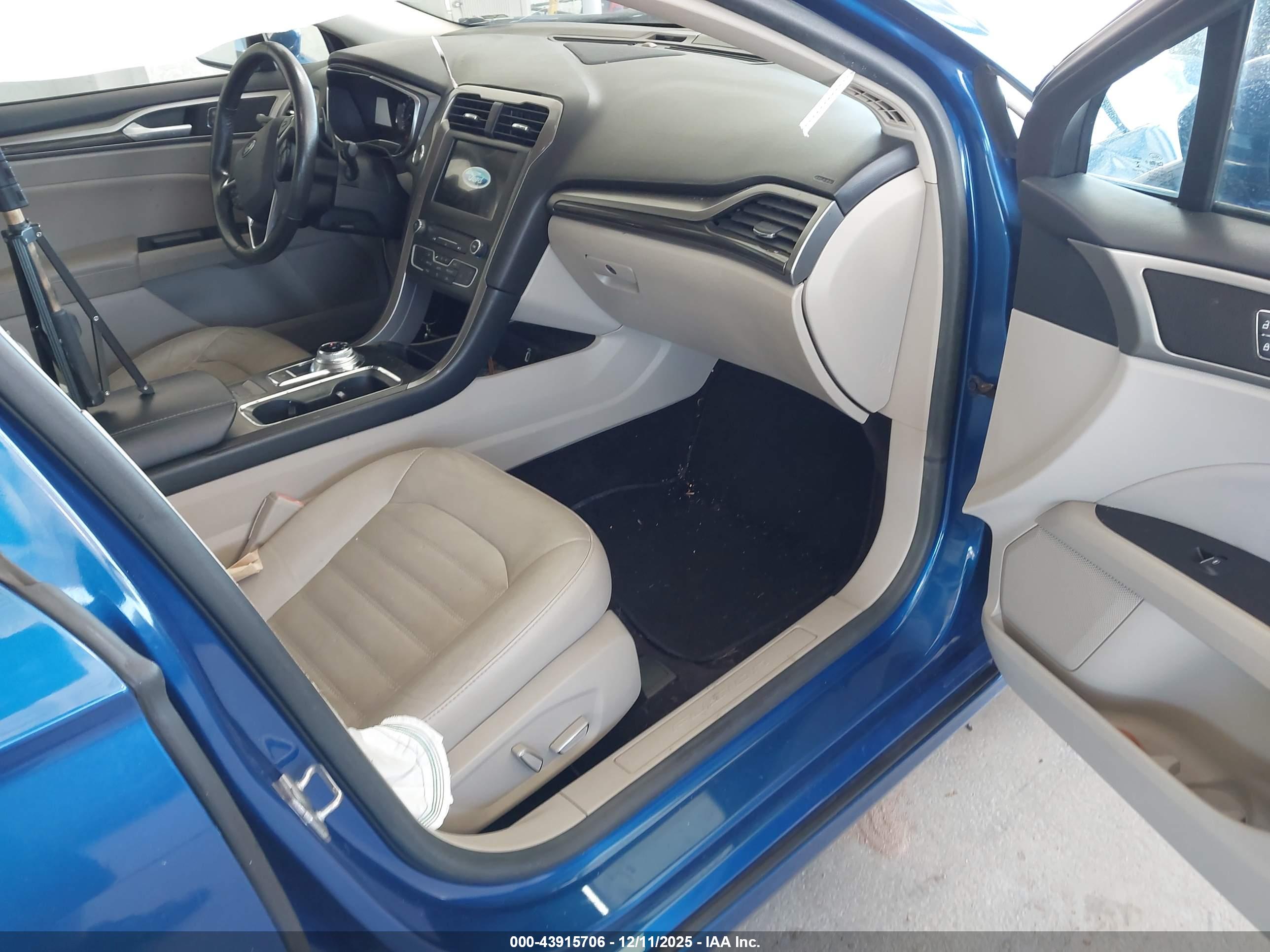 FORD FUSION image 5