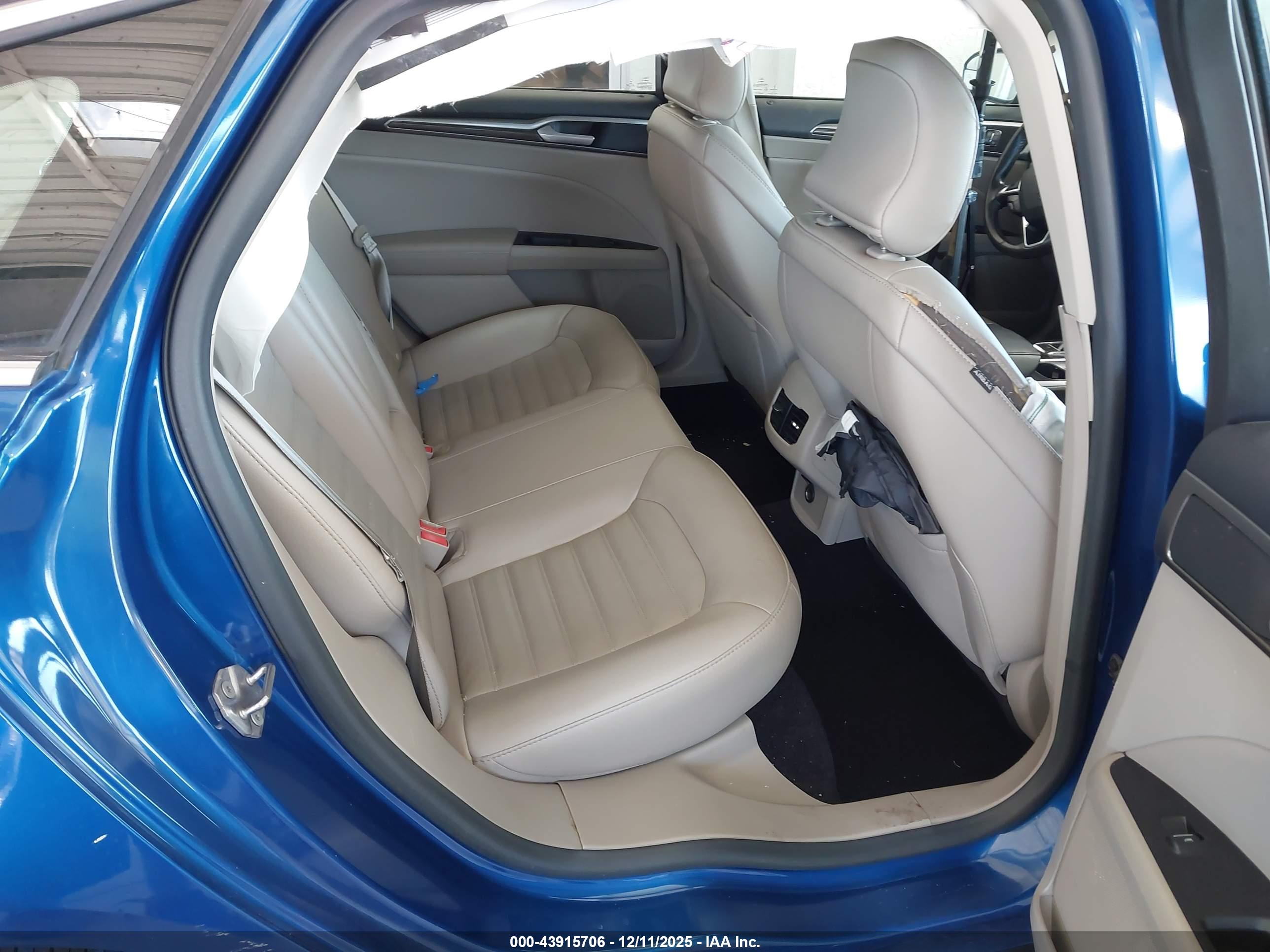 FORD FUSION image 8