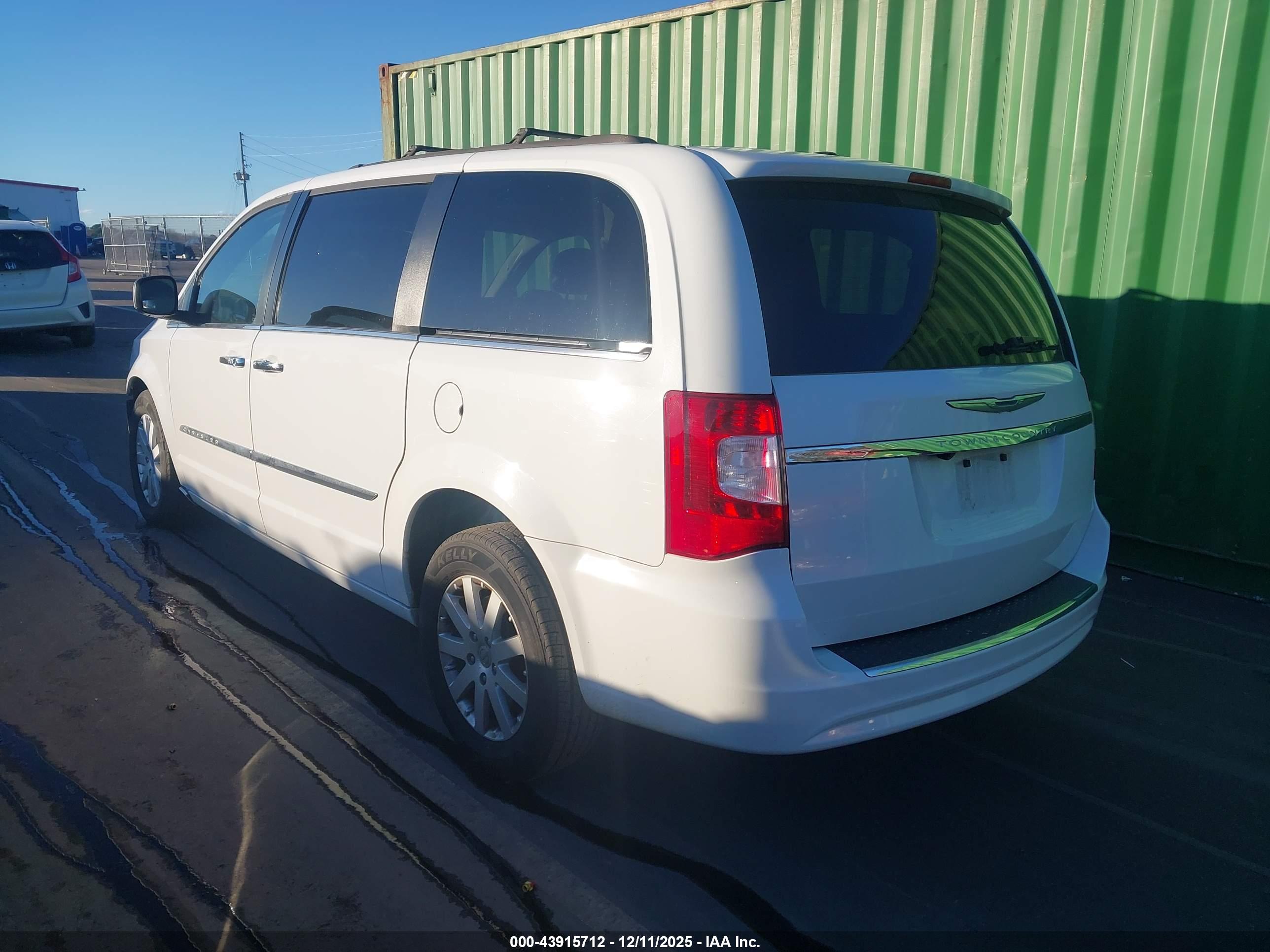 CHRYSLER TOWN image 3