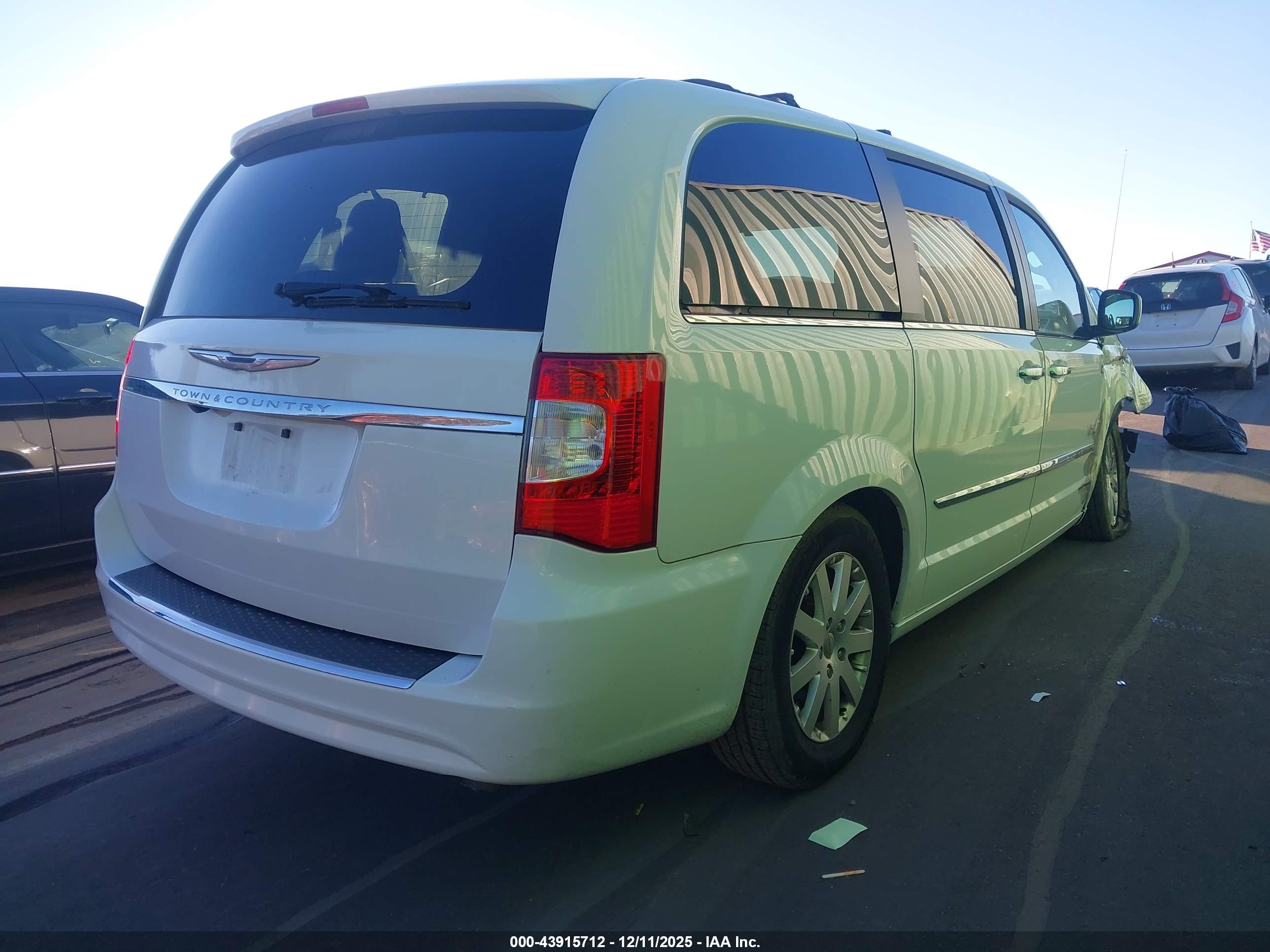 CHRYSLER TOWN image 4