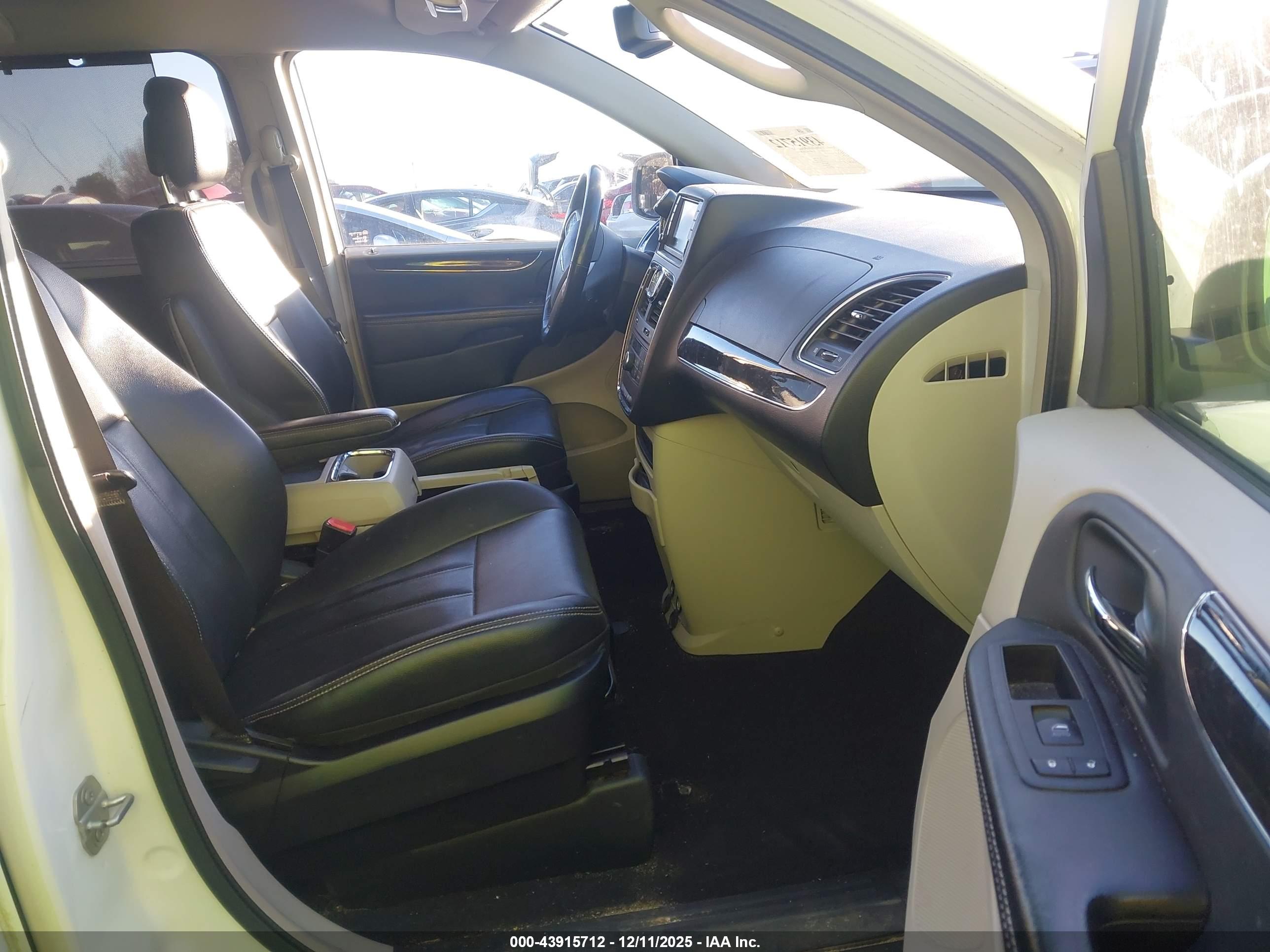 CHRYSLER TOWN image 5
