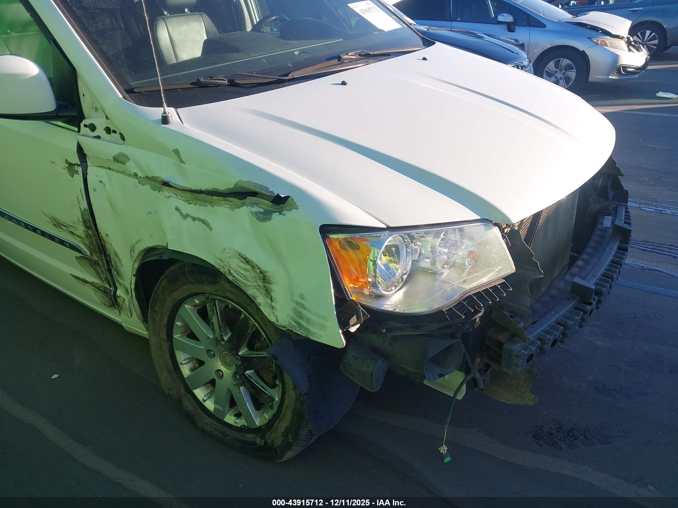 CHRYSLER TOWN image 6