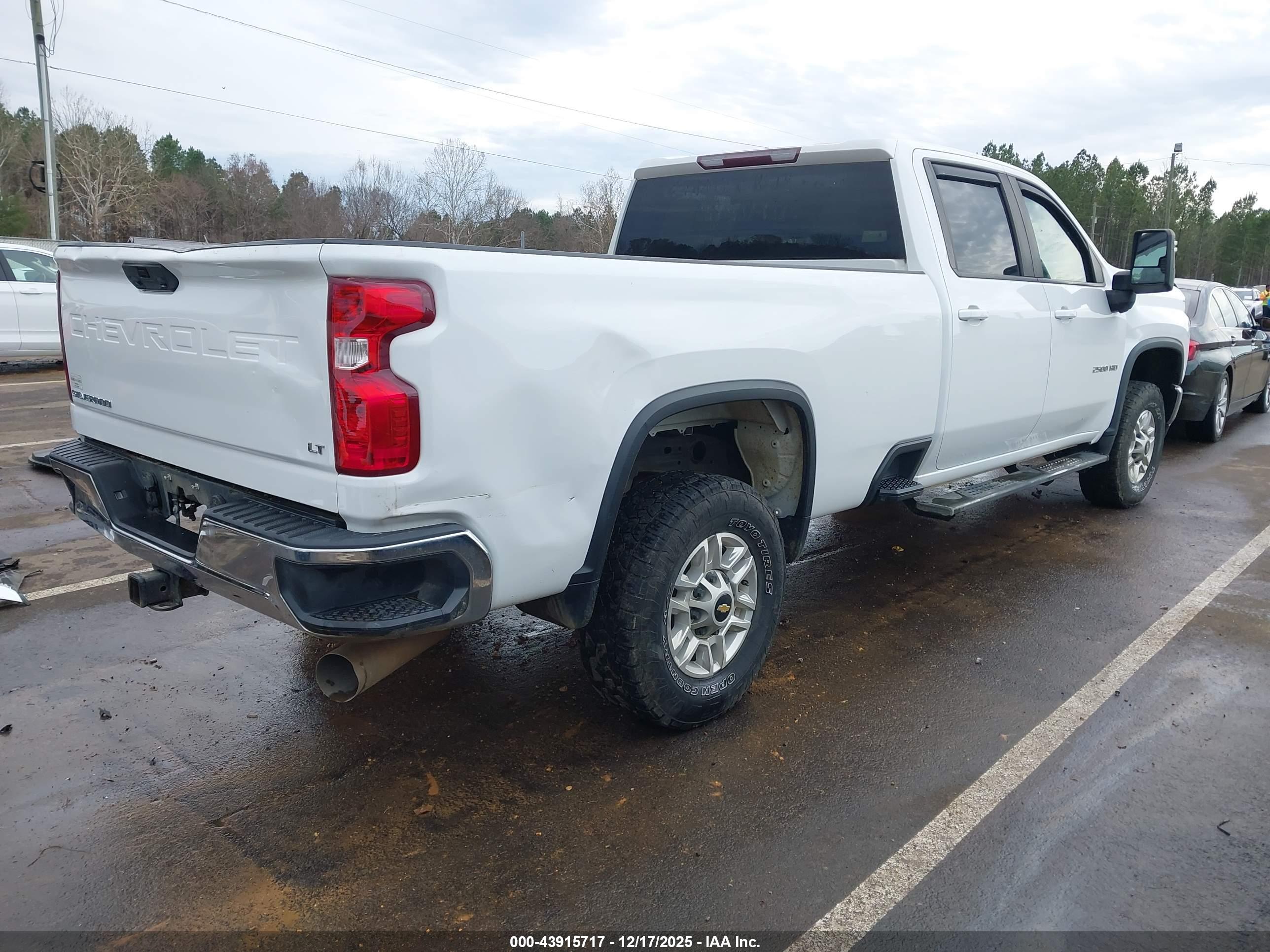 CHEVROLET SILVERADO image 4