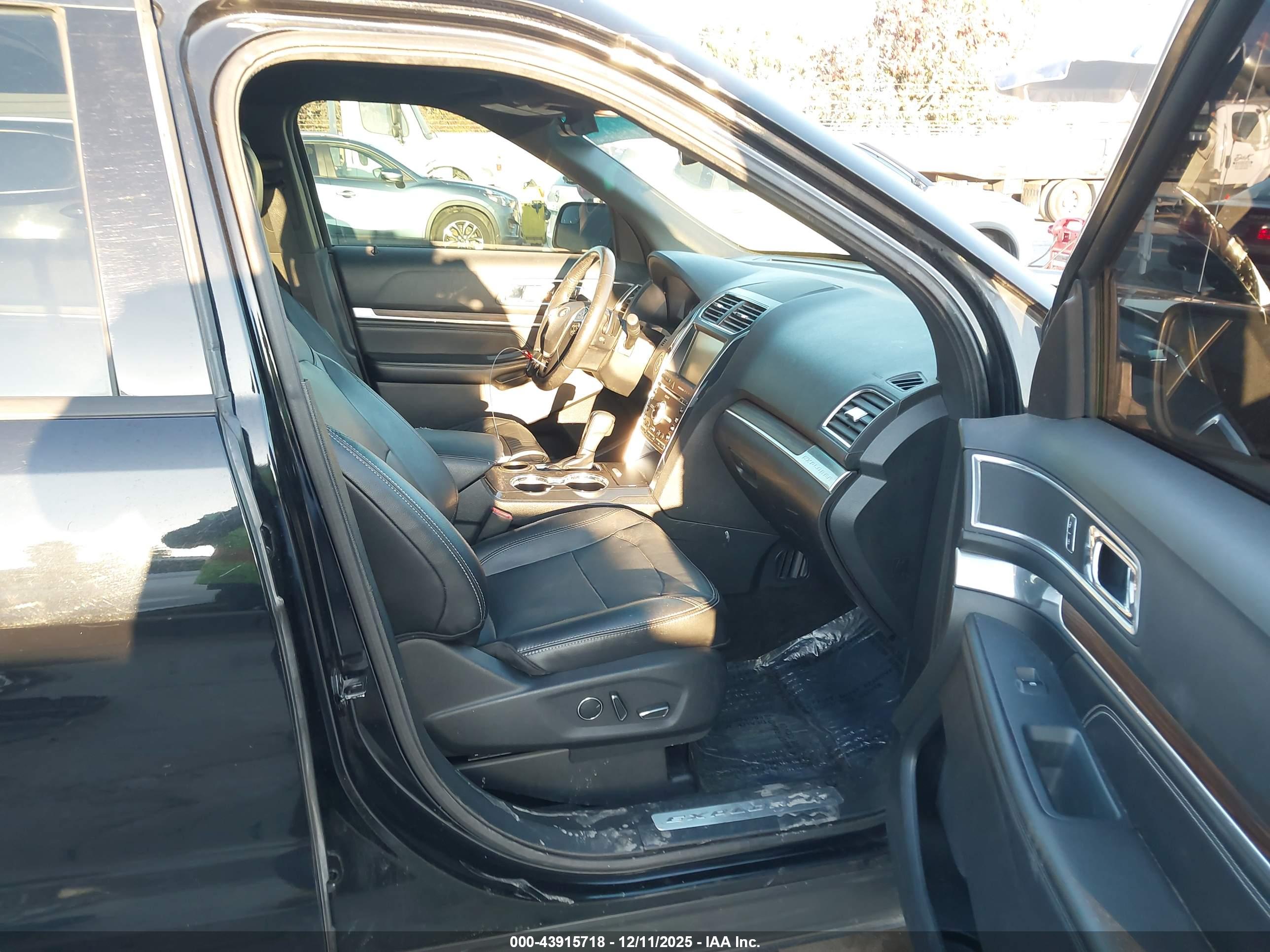 FORD EXPLORER image 5
