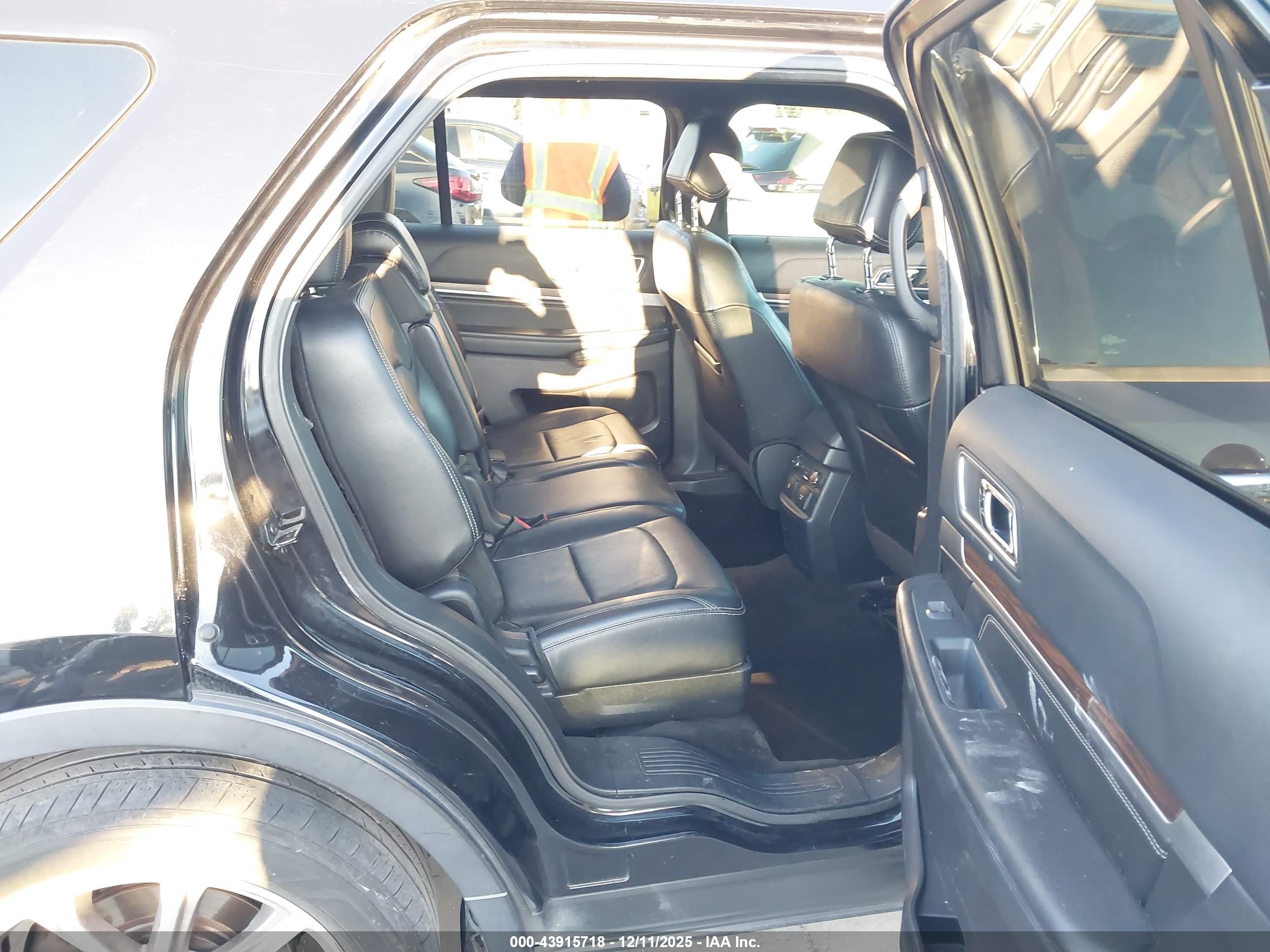 FORD EXPLORER image 8