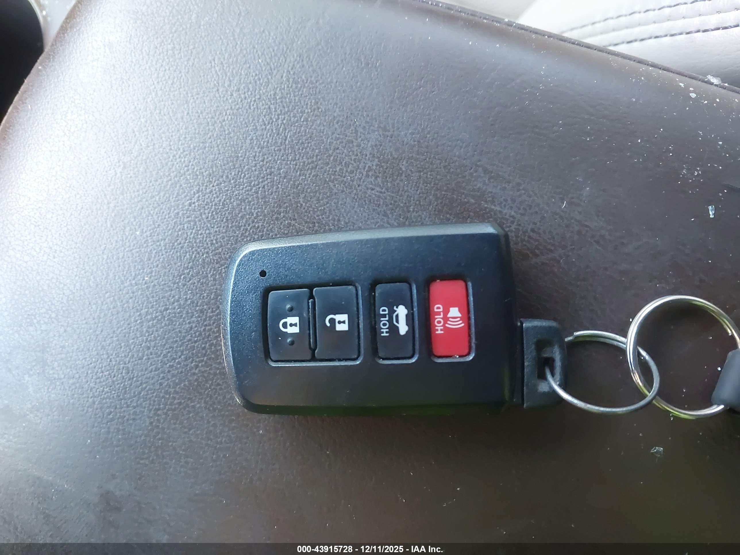 TOYOTA AVALON image 11