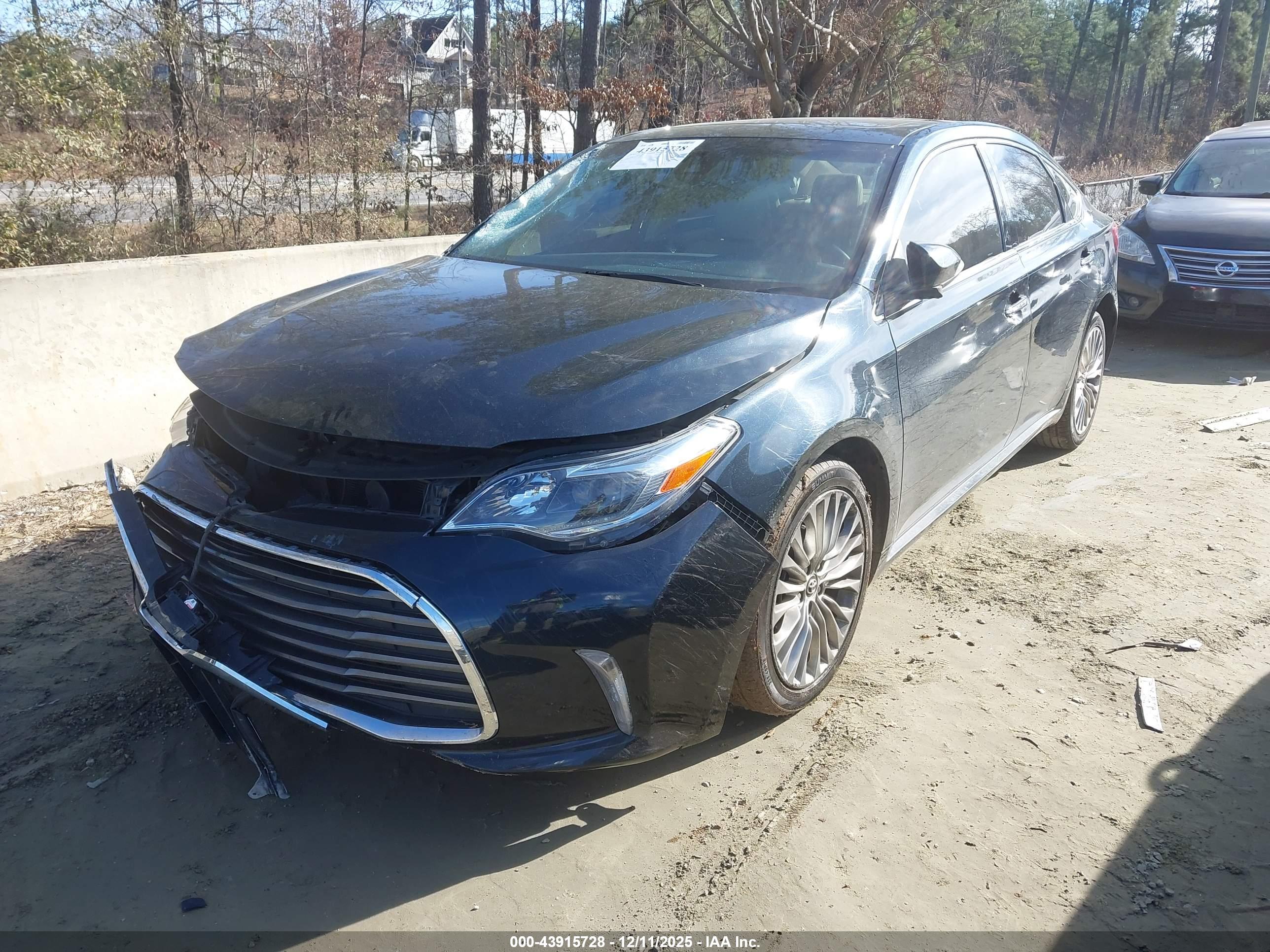 TOYOTA AVALON image 2