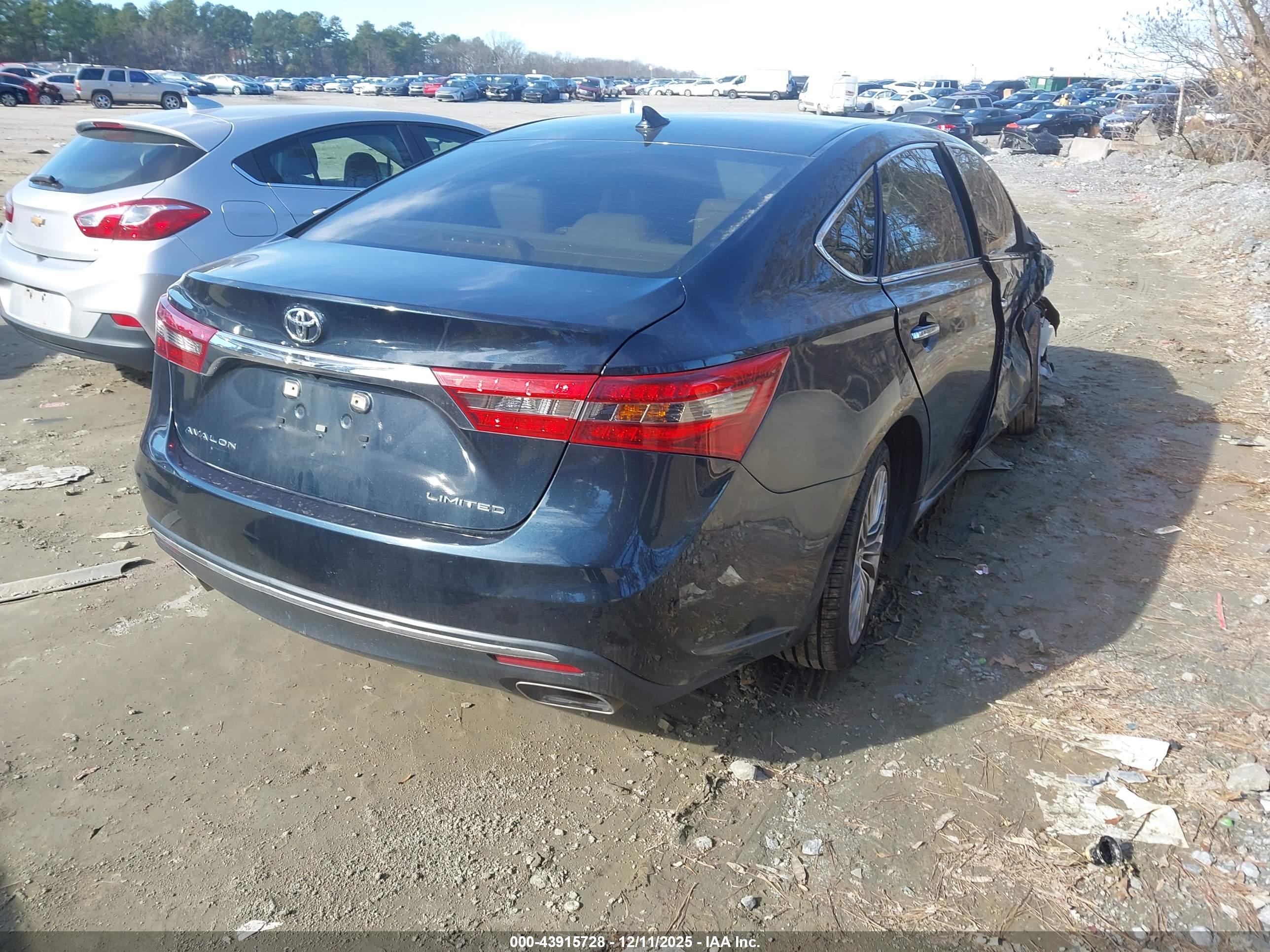 TOYOTA AVALON image 4