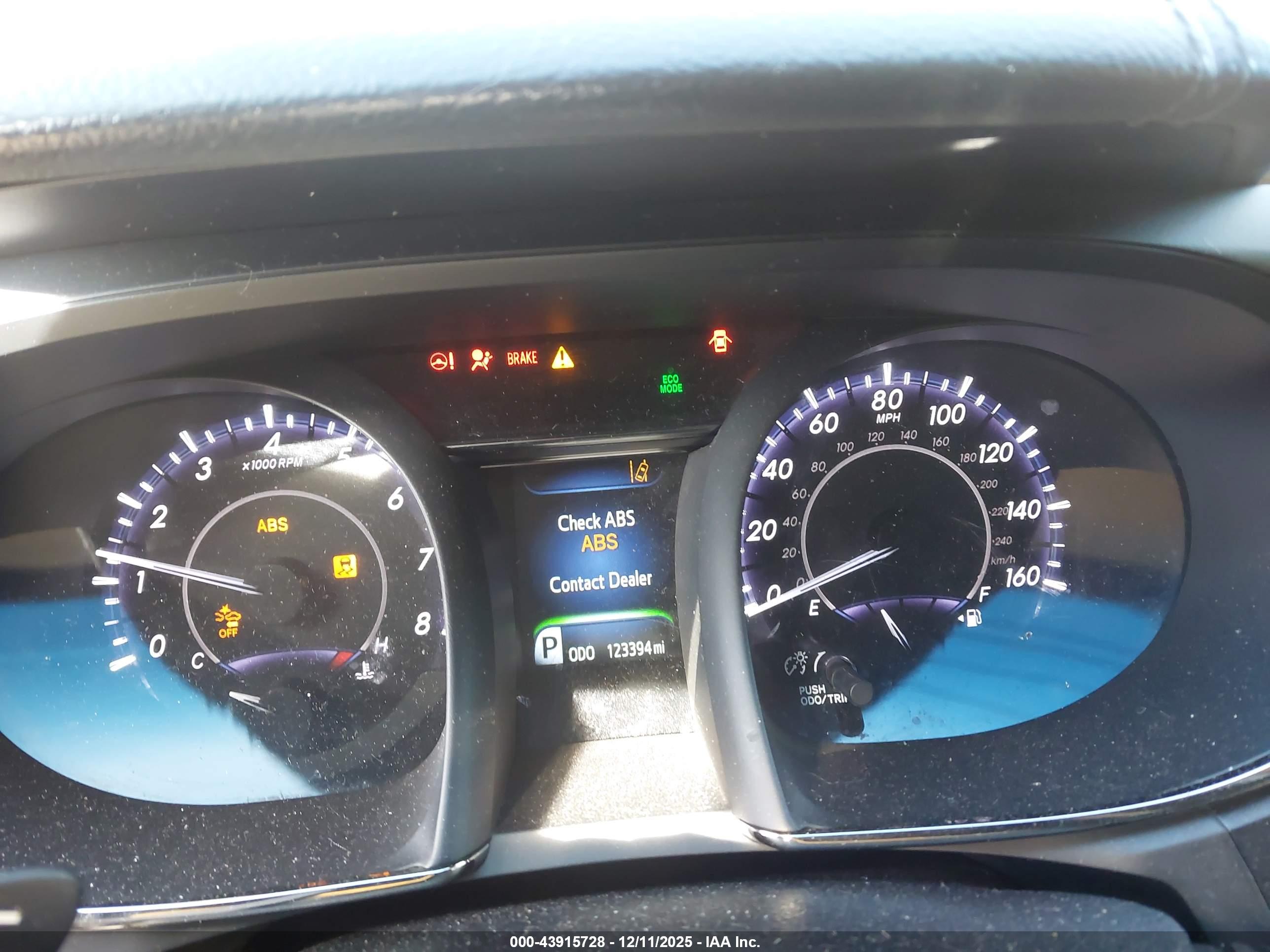 TOYOTA AVALON image 7