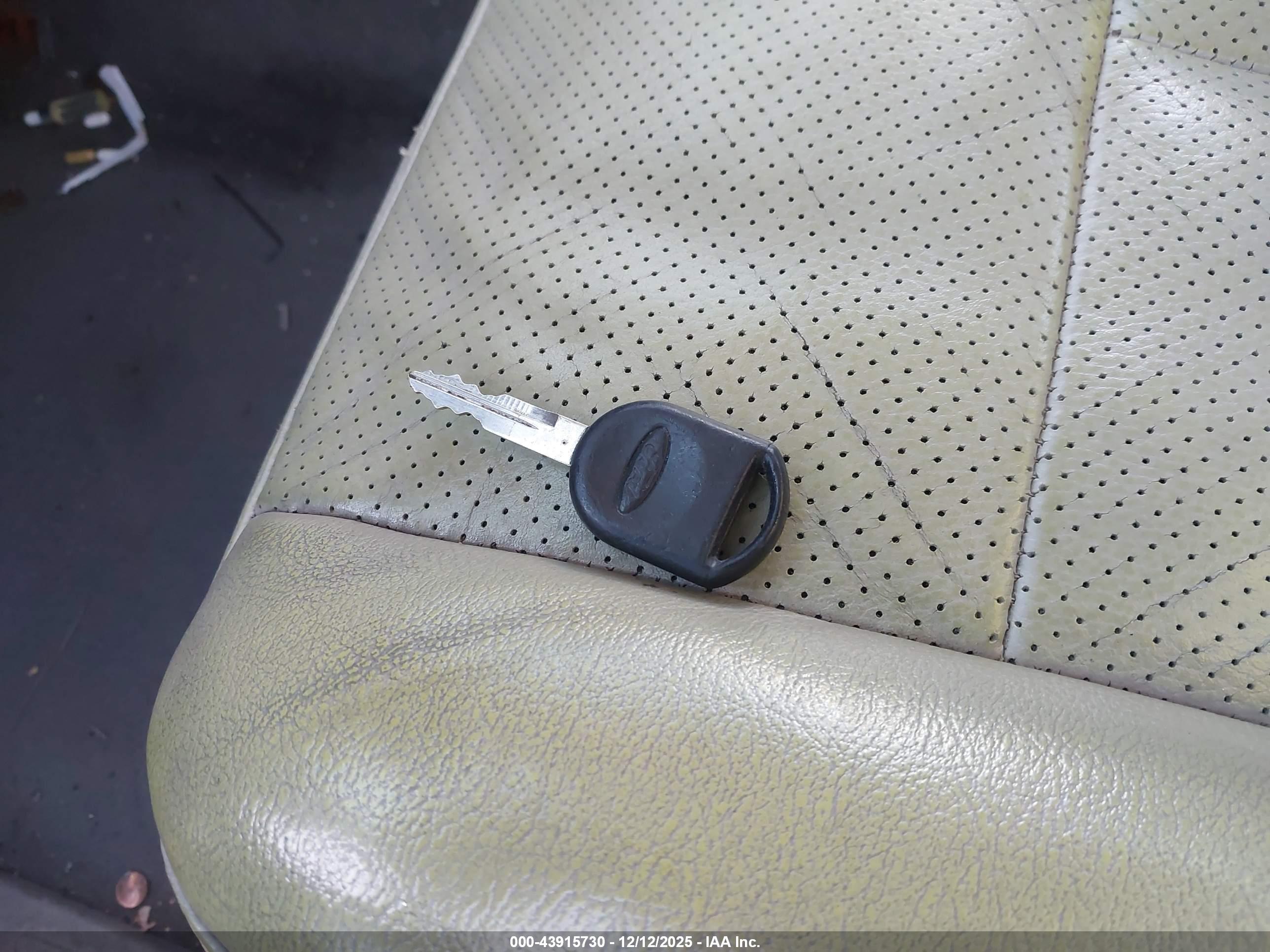 FORD EXPEDITION image 11