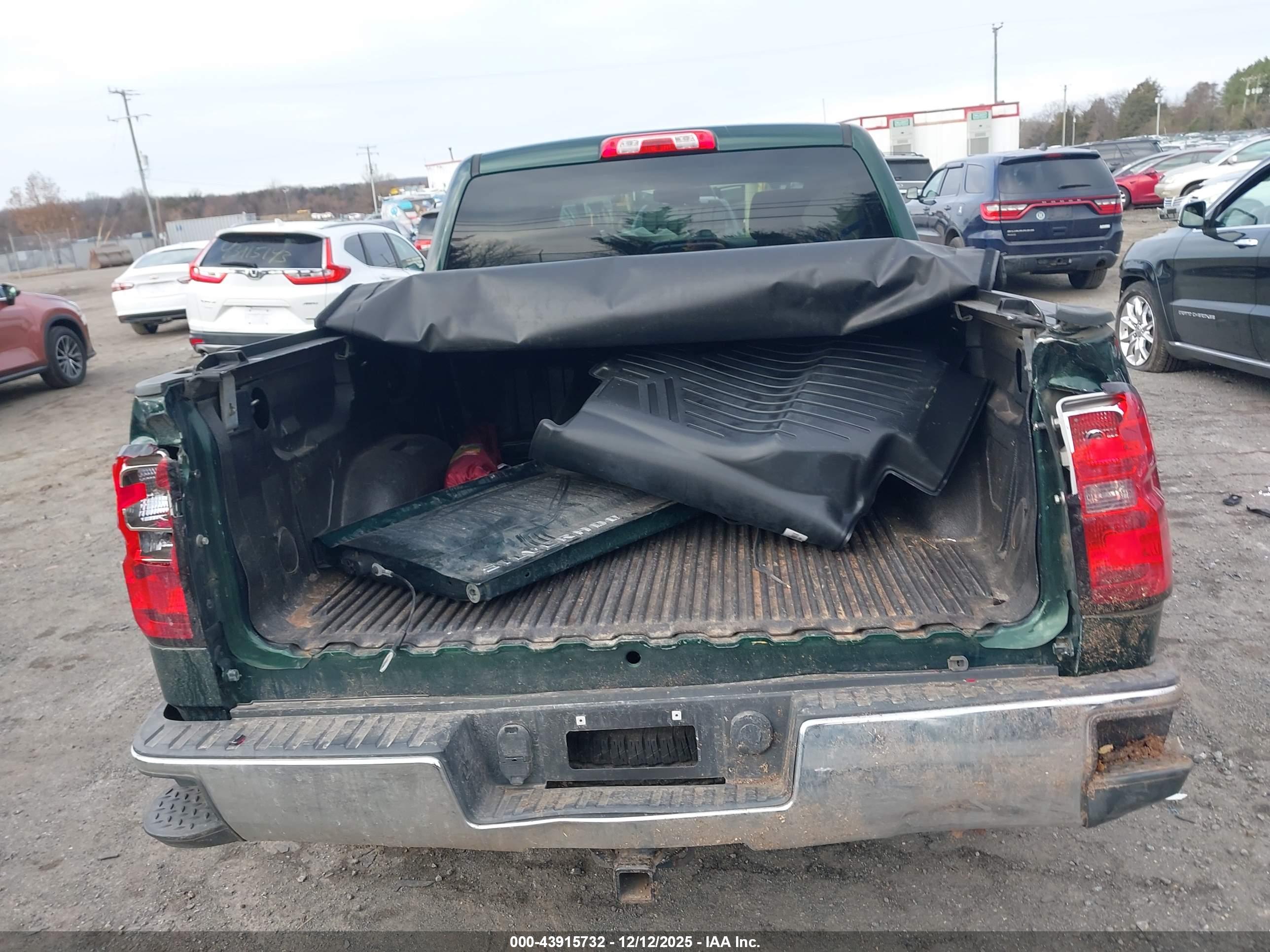 CHEVROLET SILVERADO image 6