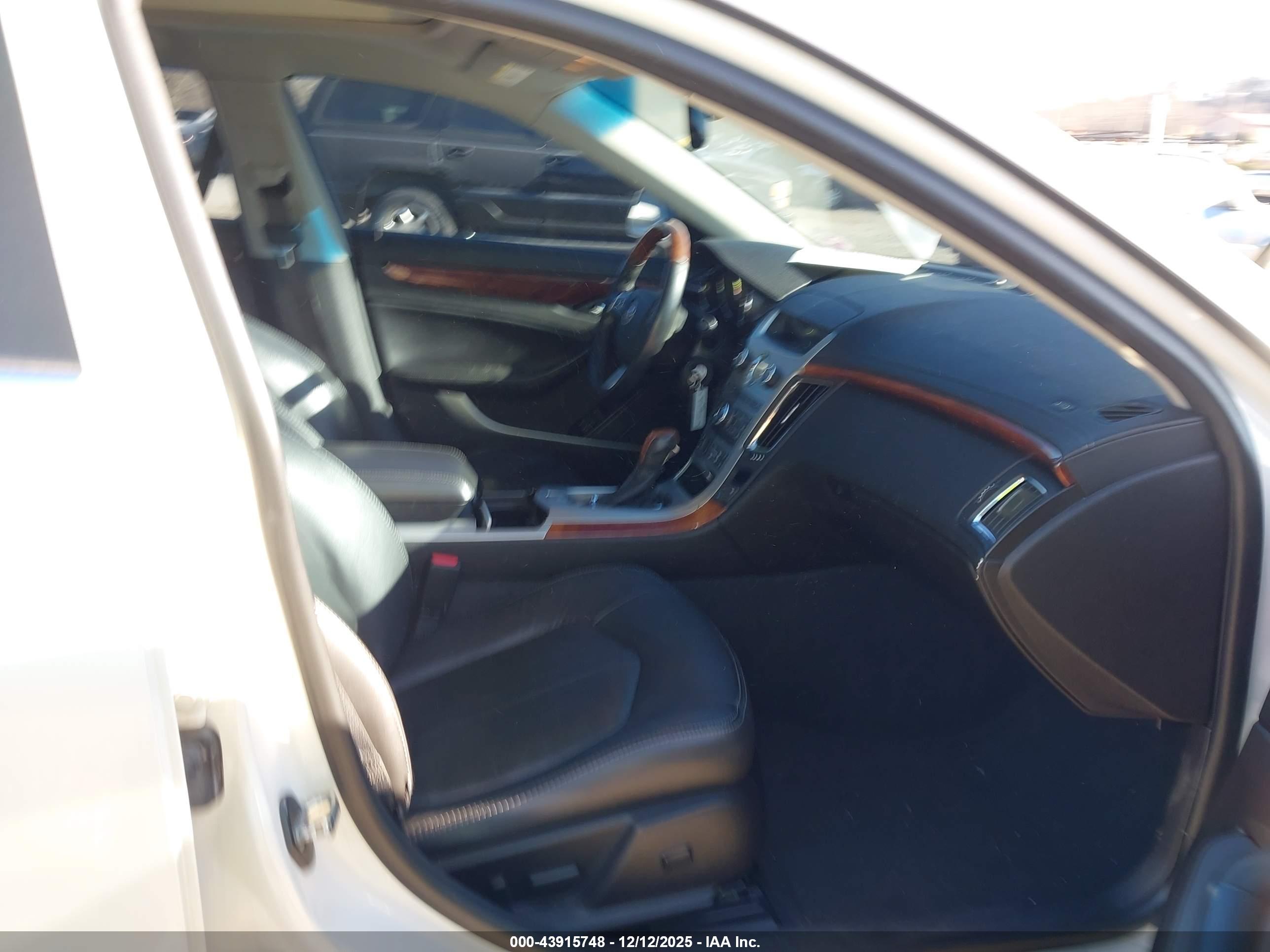 CADILLAC CTS image 5