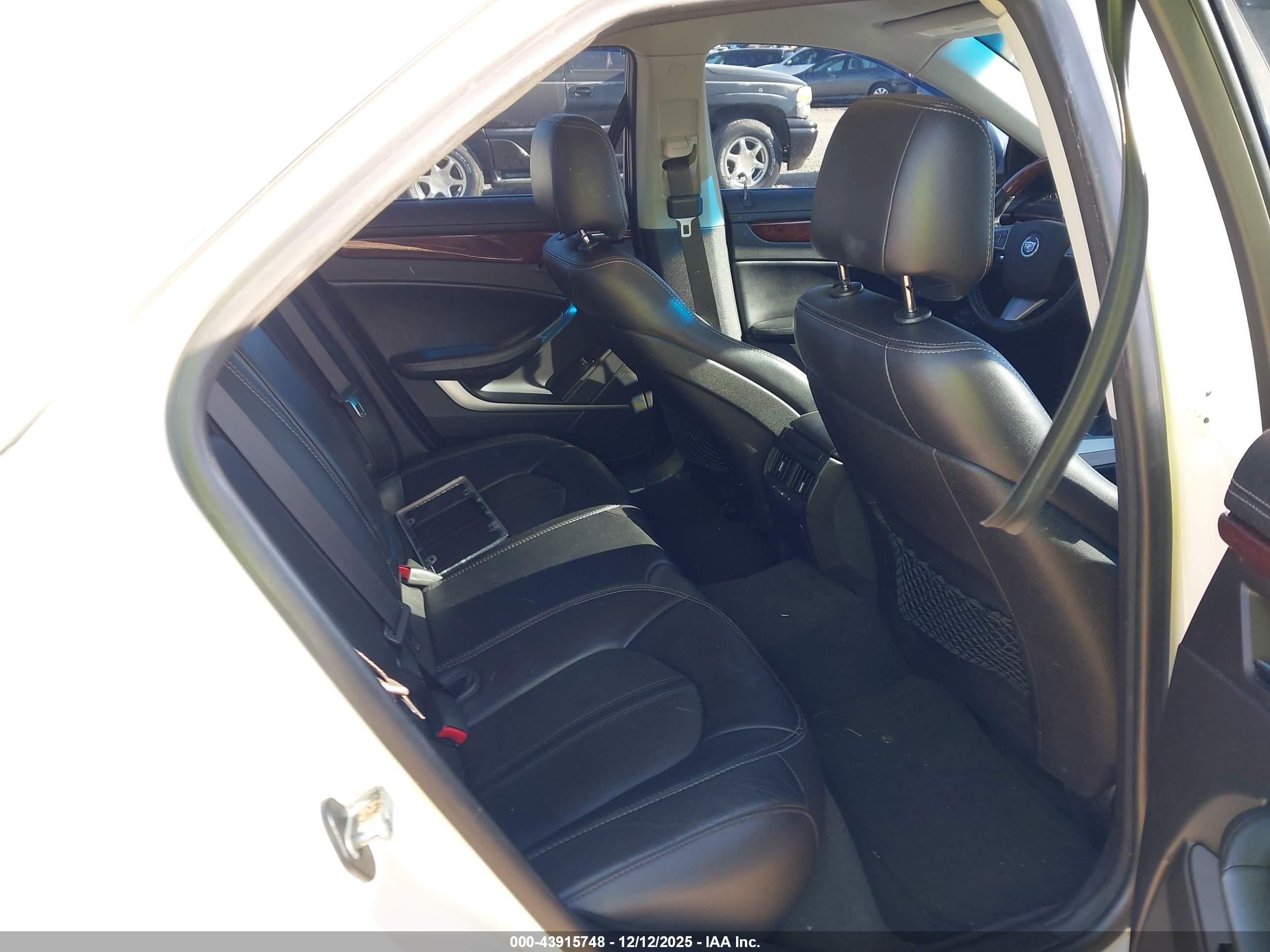 CADILLAC CTS image 8
