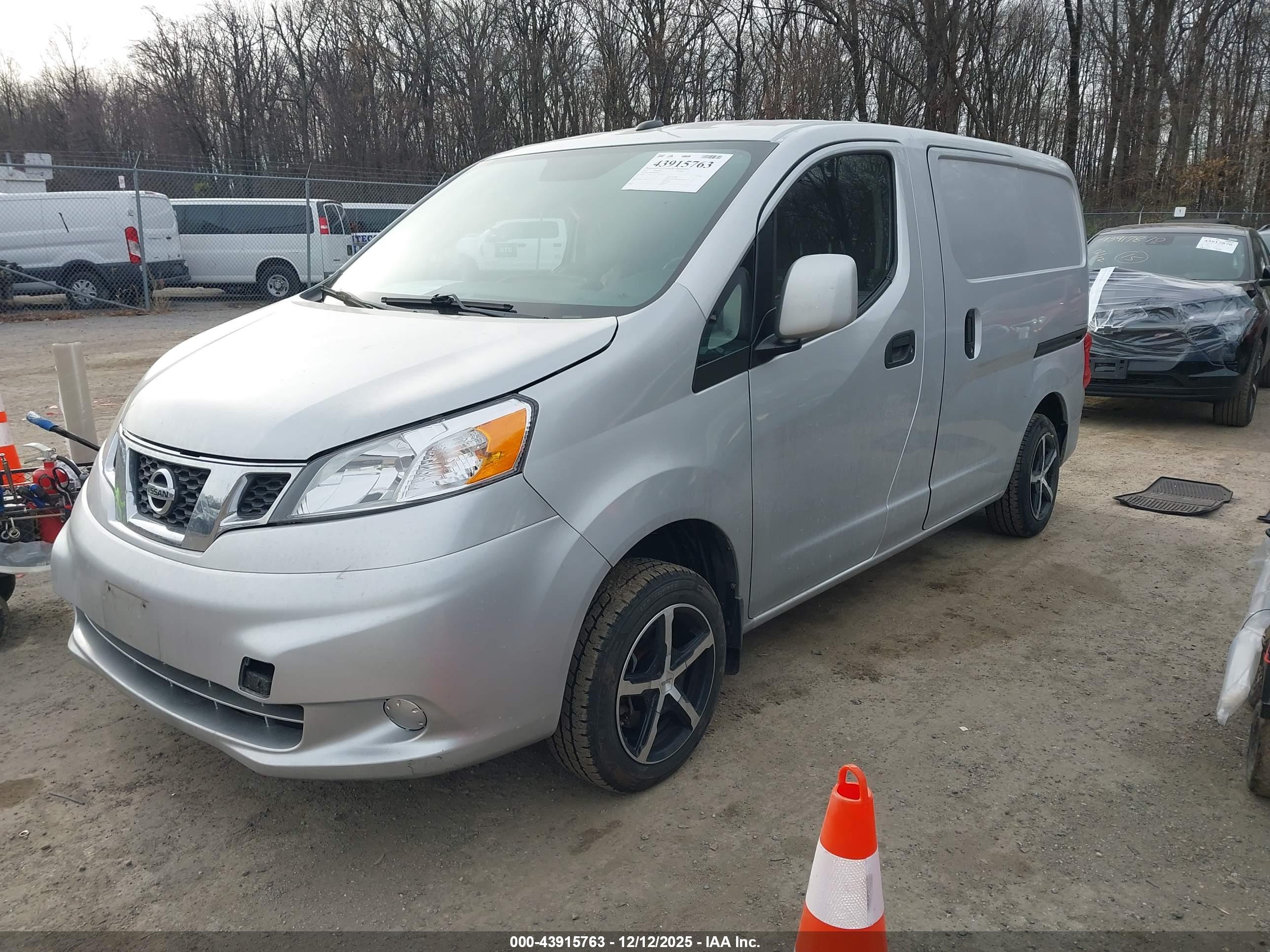 NISSAN NV200 image 2
