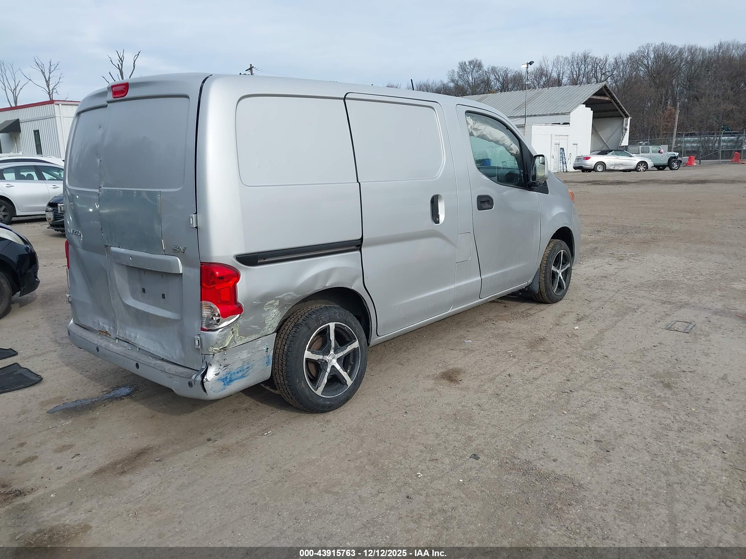 NISSAN NV200 image 4