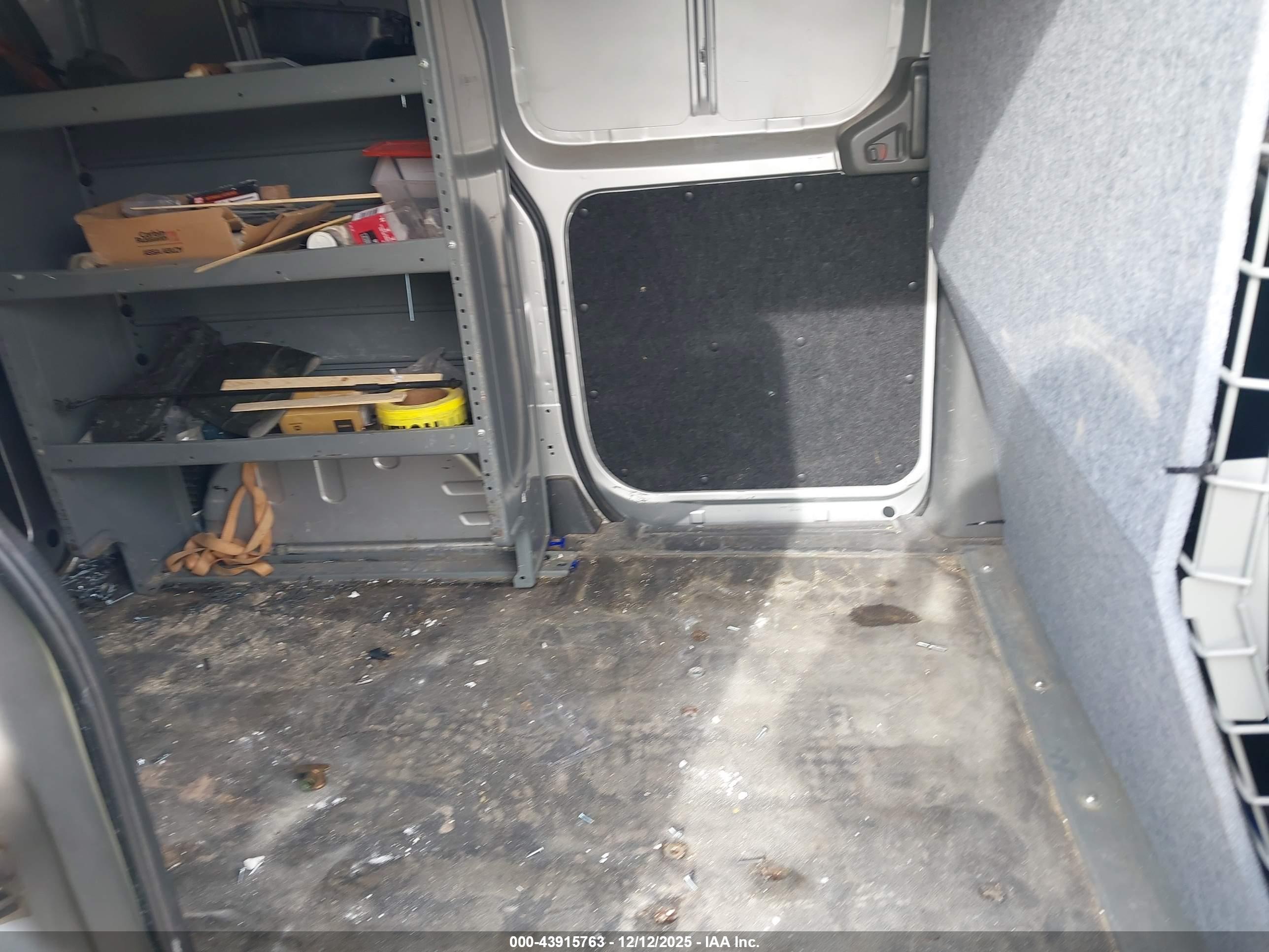 NISSAN NV200 image 8