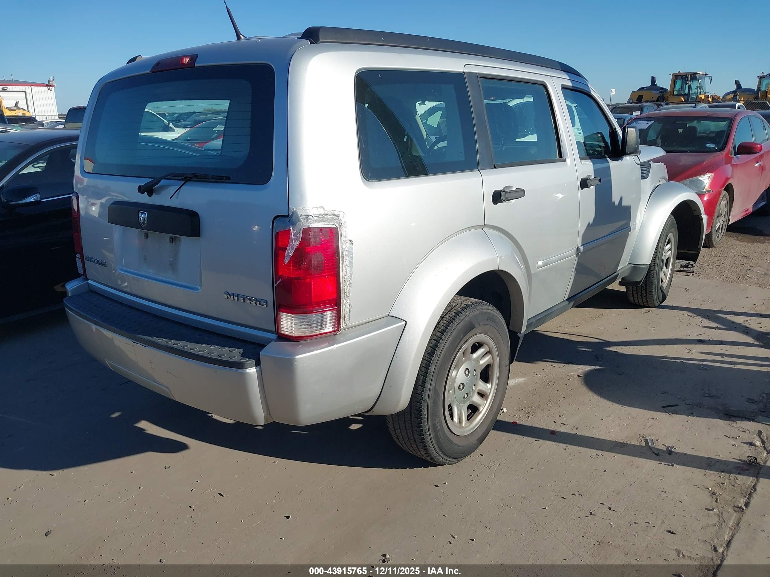DODGE NITRO image 4
