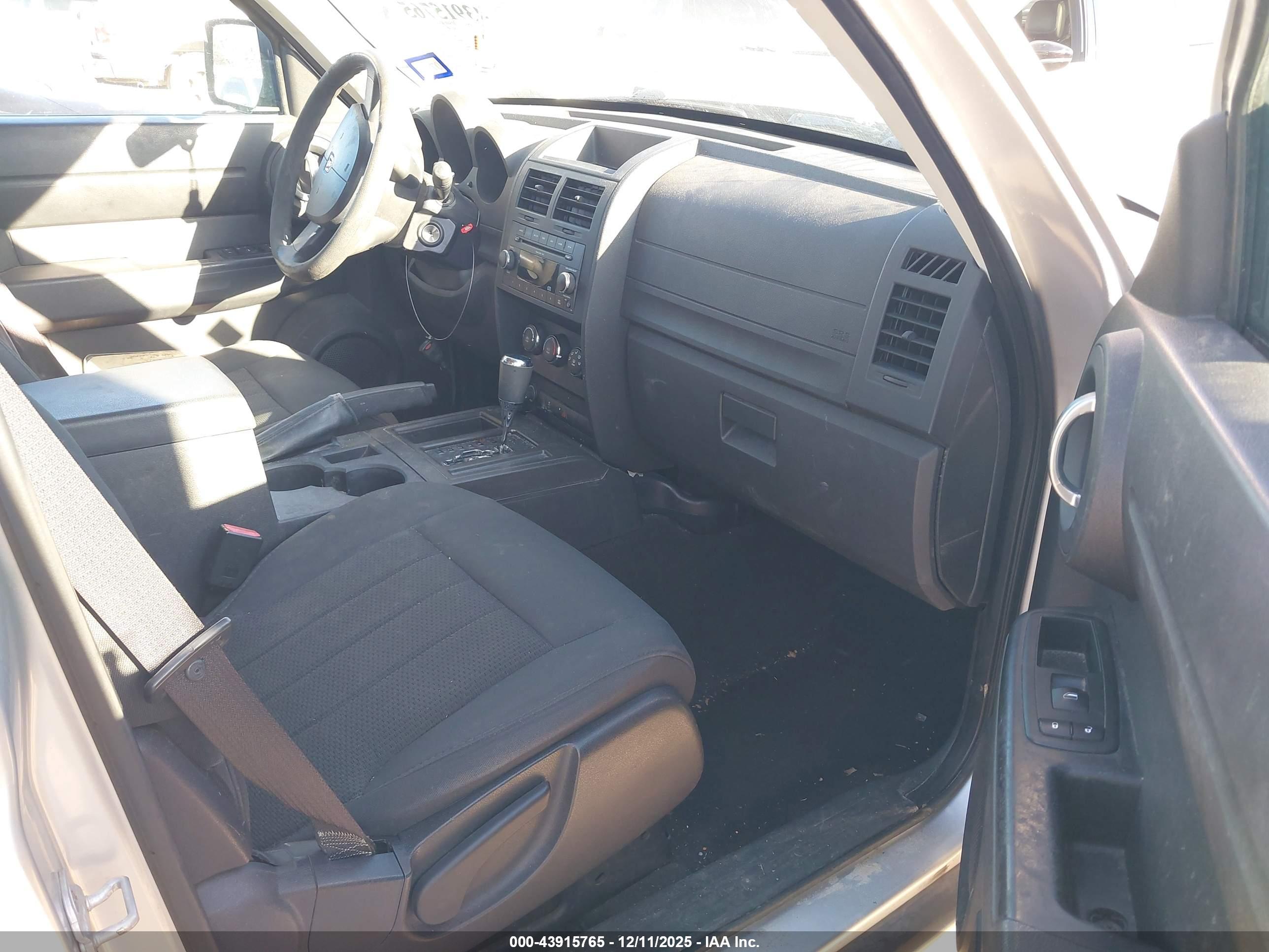 DODGE NITRO image 5