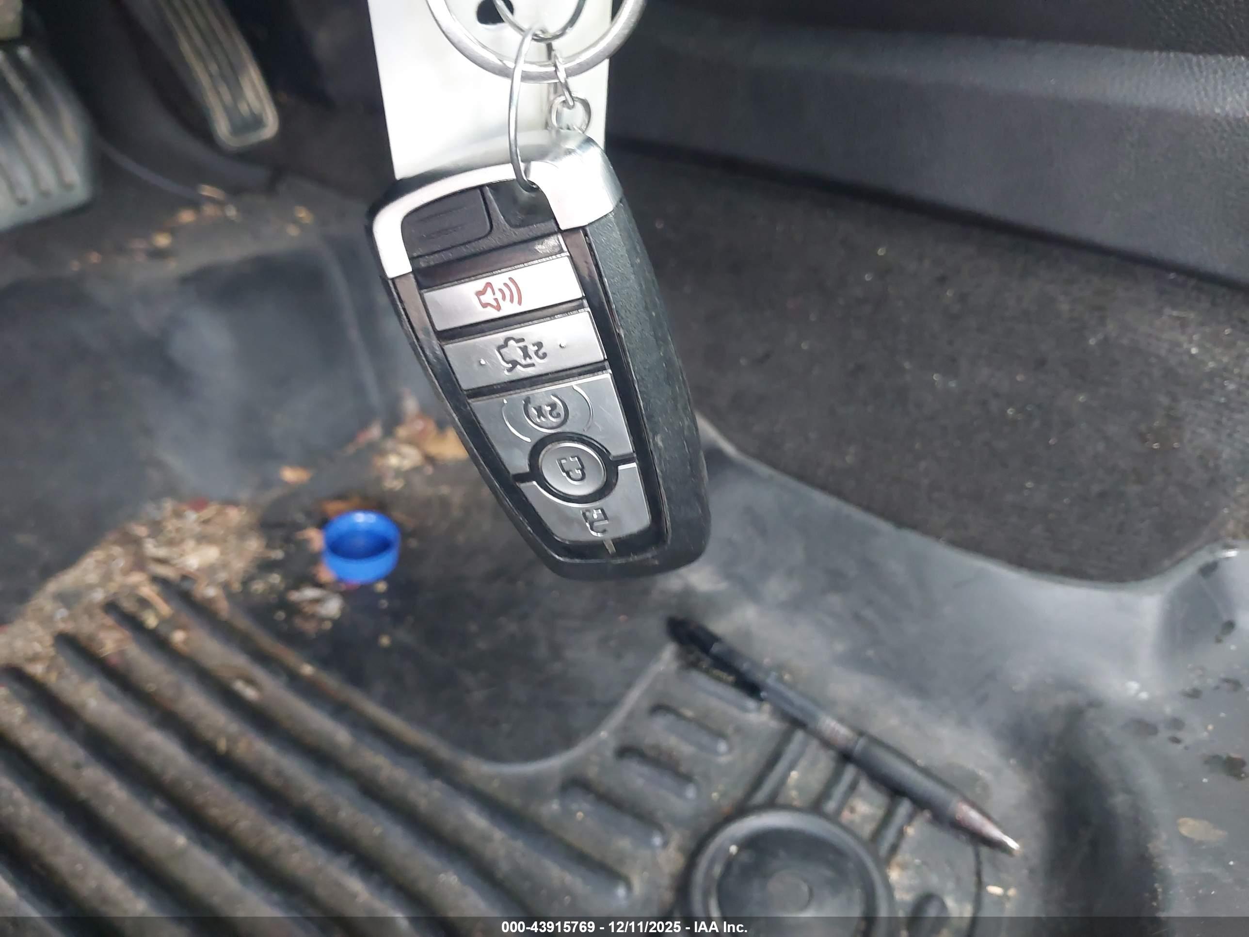 FORD FUSION image 11