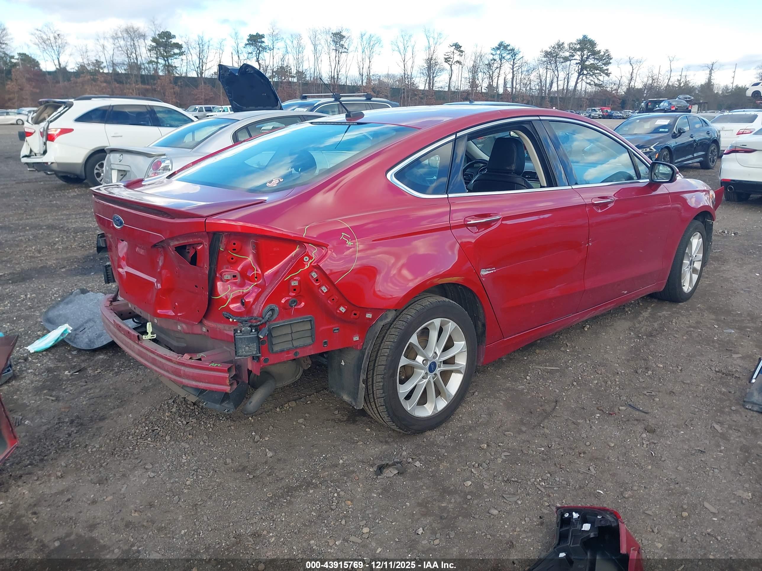FORD FUSION image 4