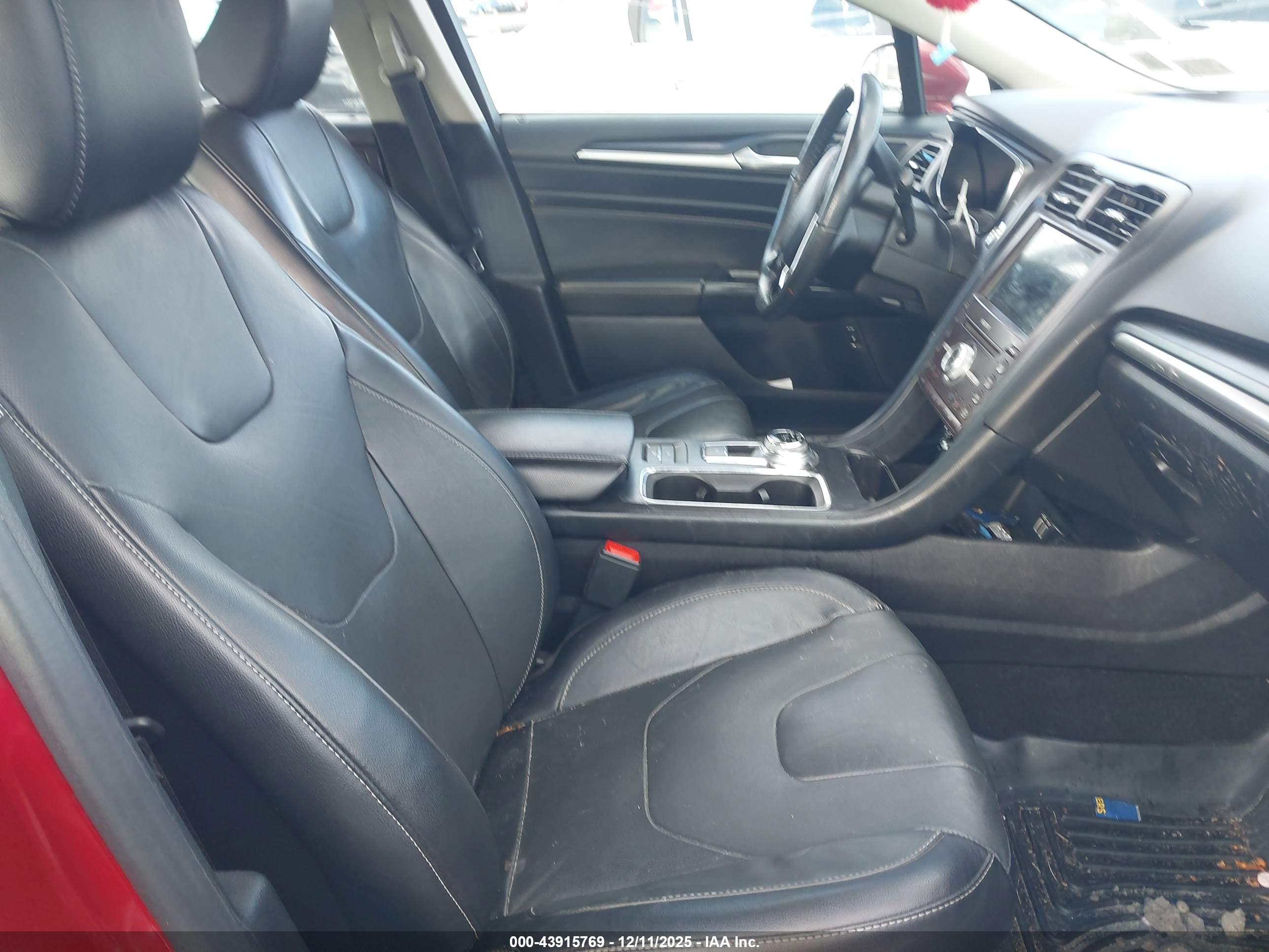 FORD FUSION image 5