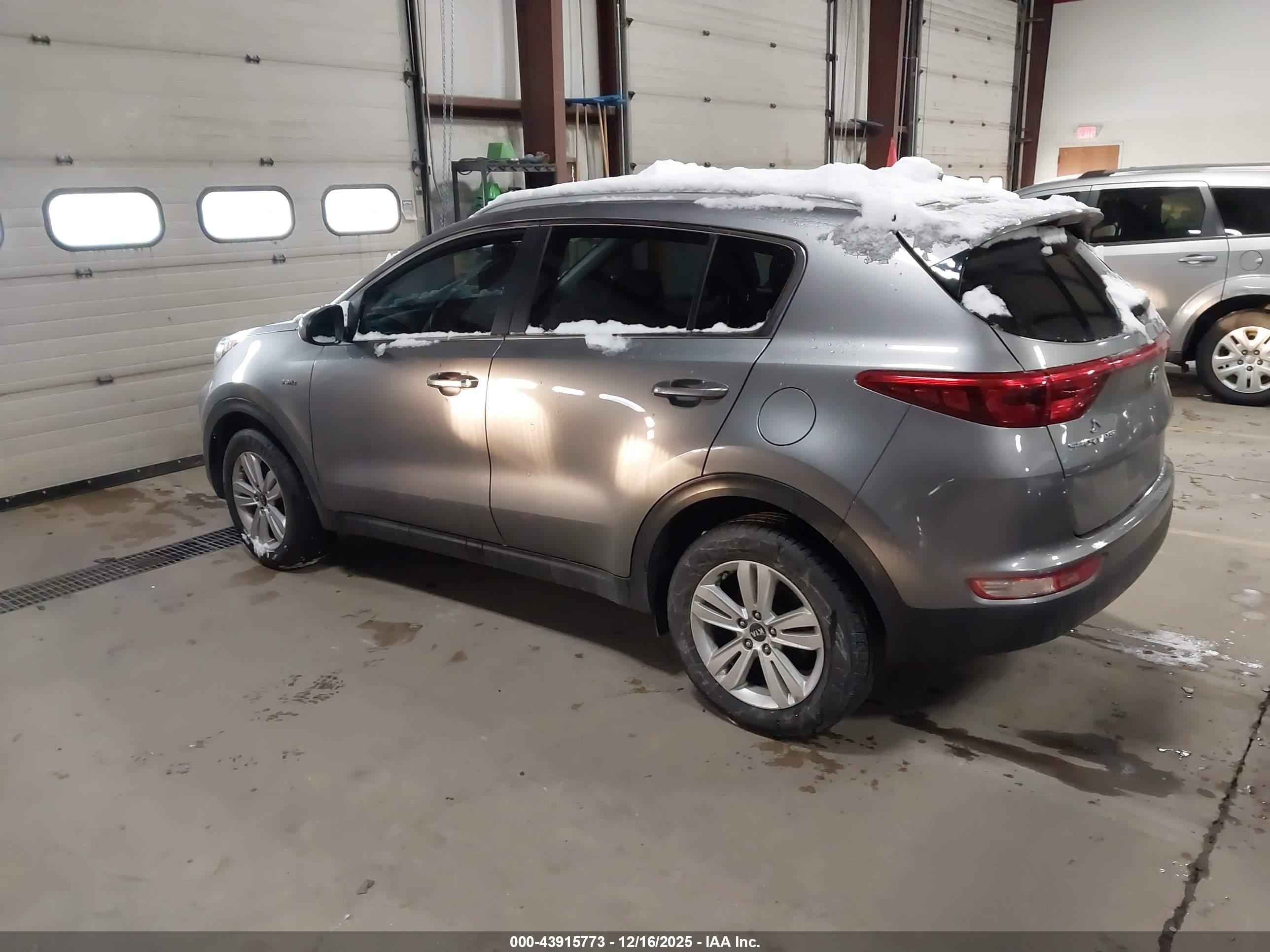 KIA SPORTAGE image 3
