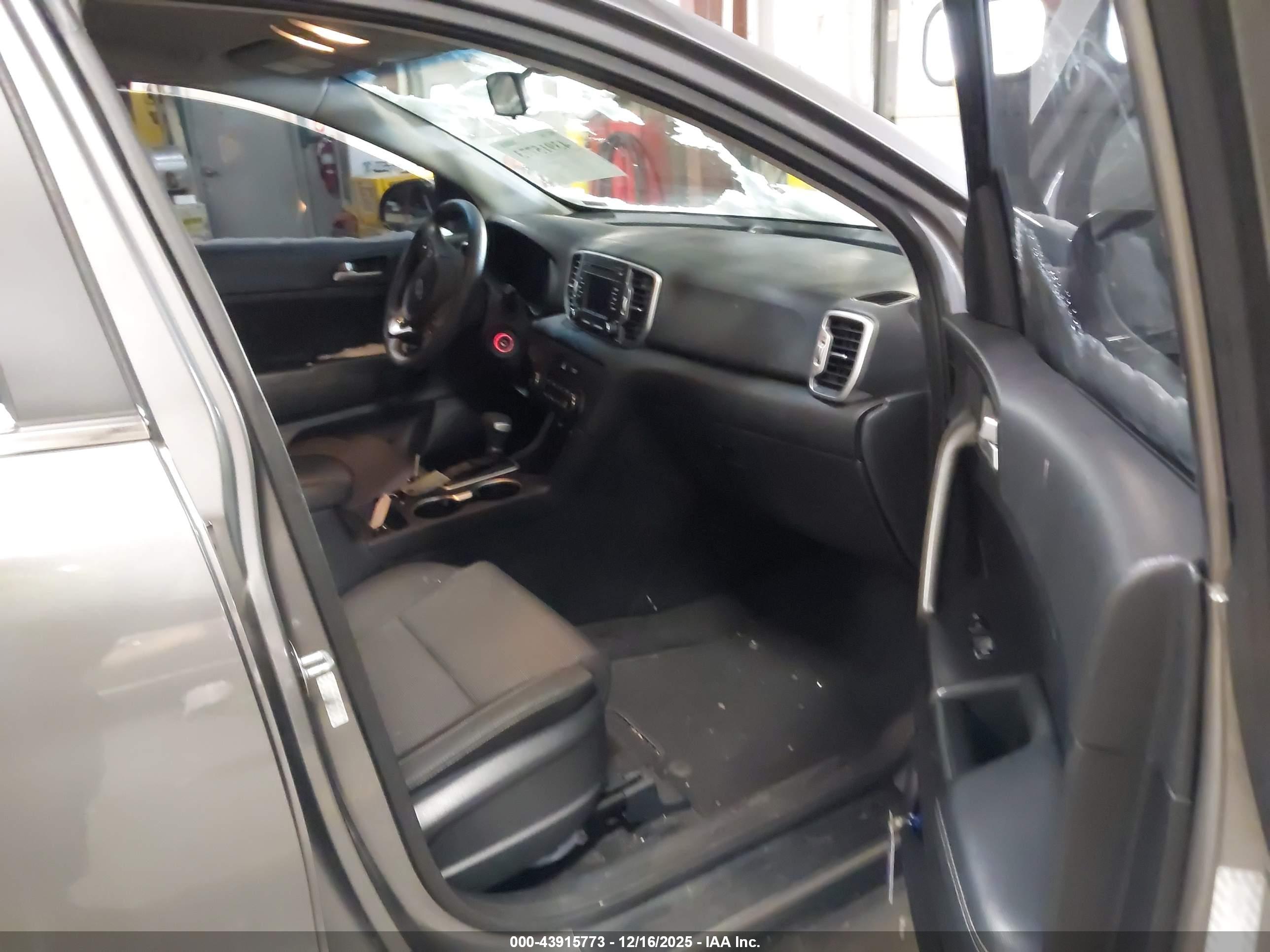 KIA SPORTAGE image 5