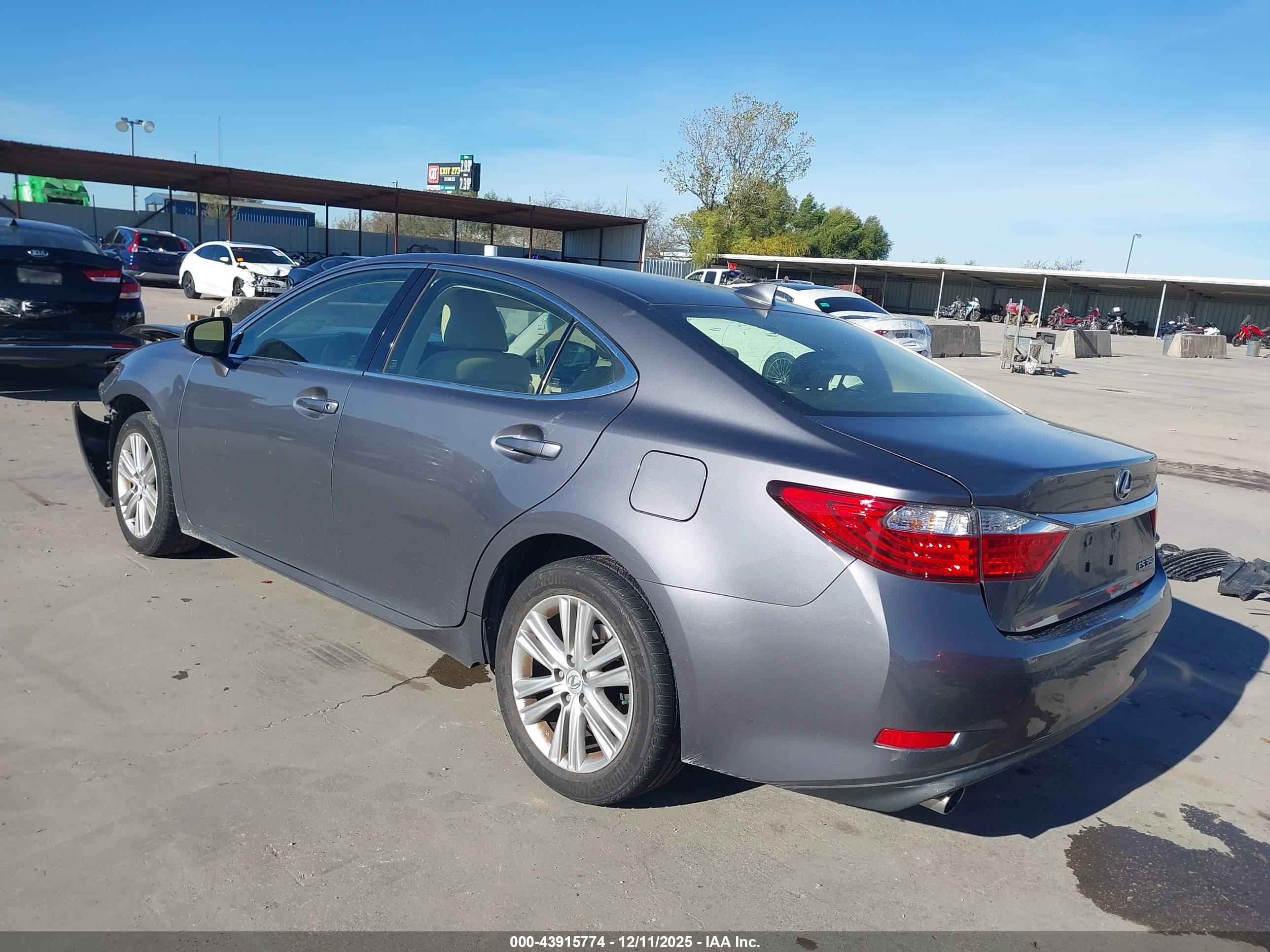 LEXUS ES image 3