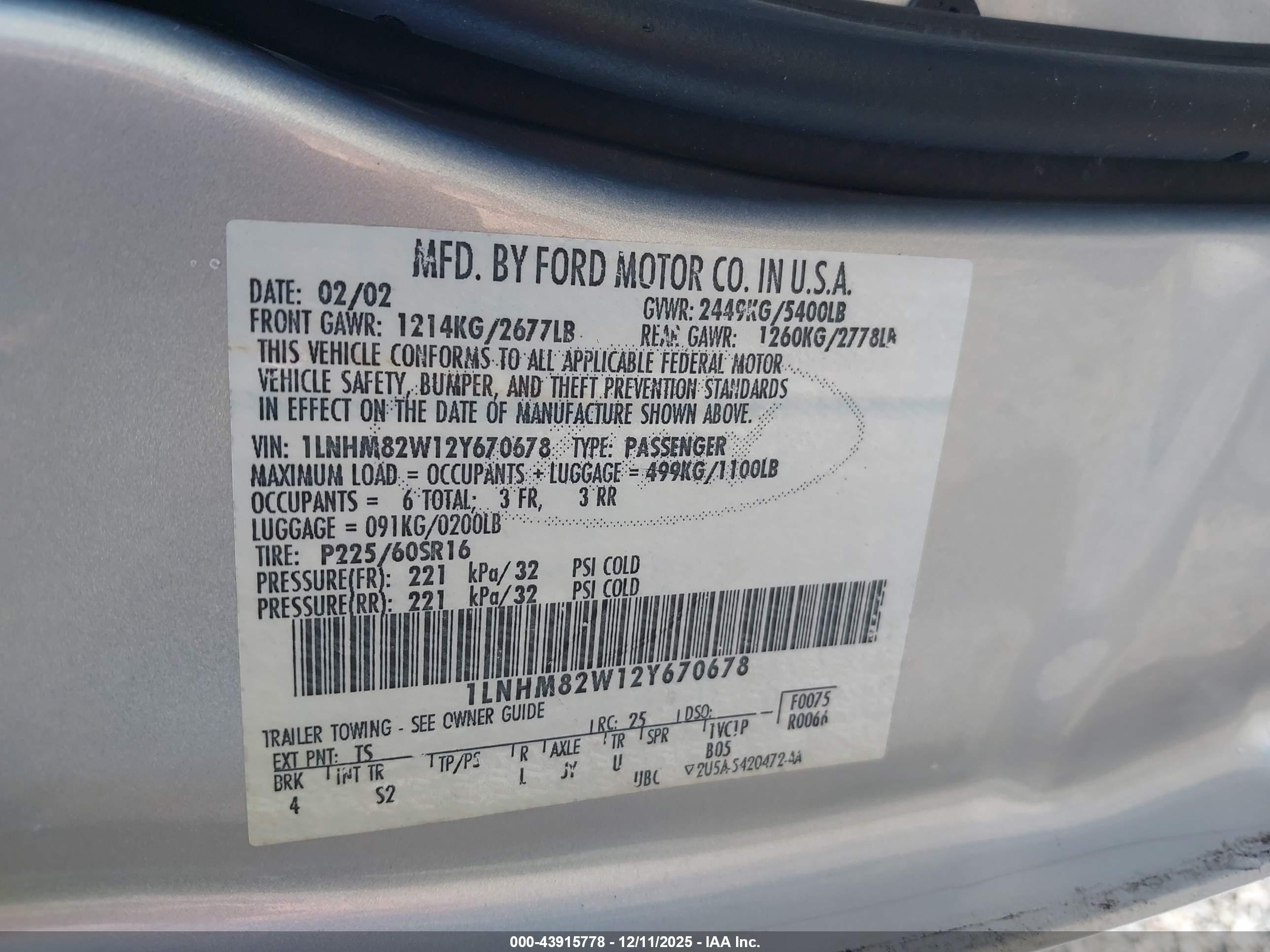 LINCOLN TOWN image 9