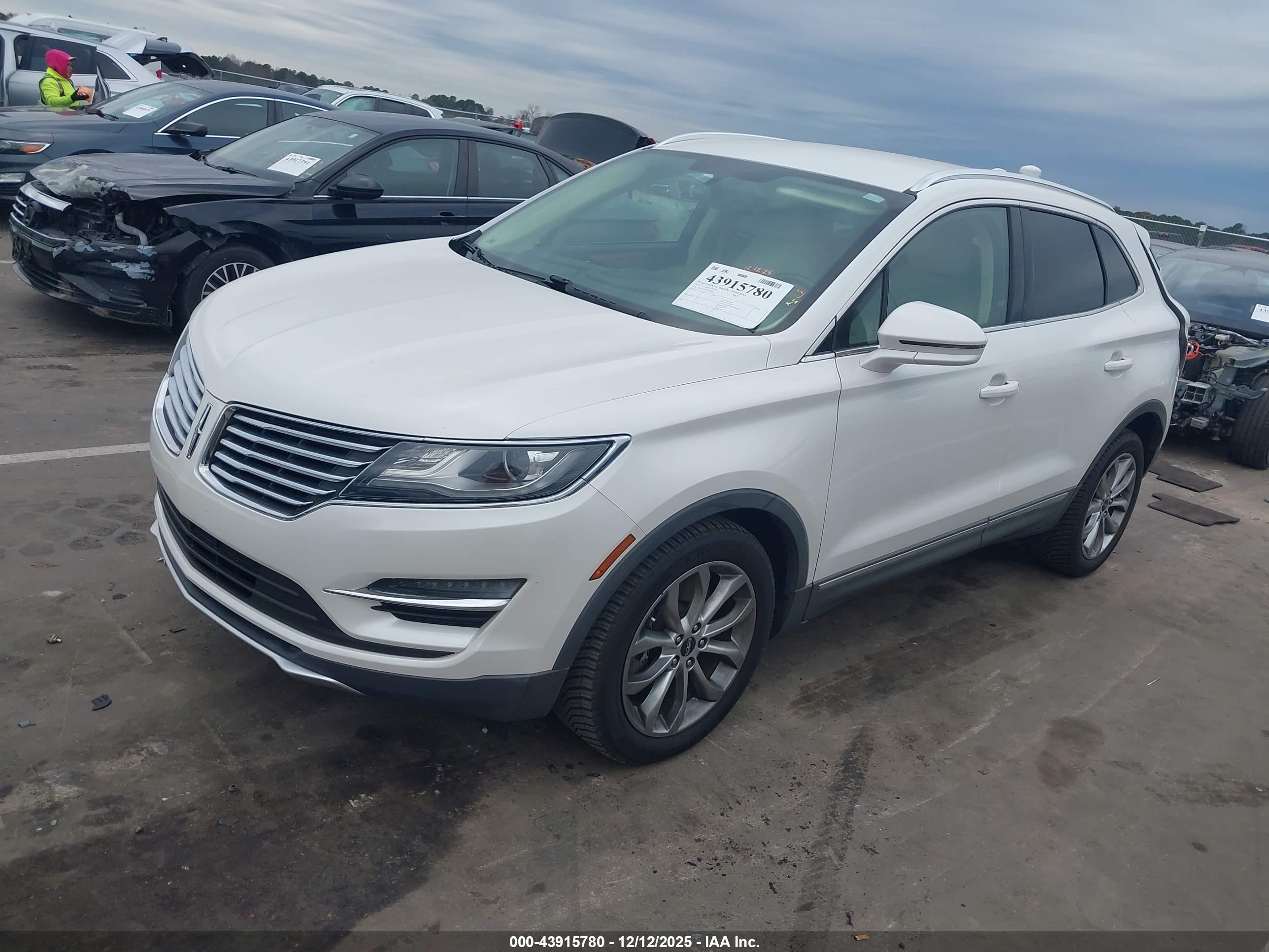LINCOLN MKC image 2